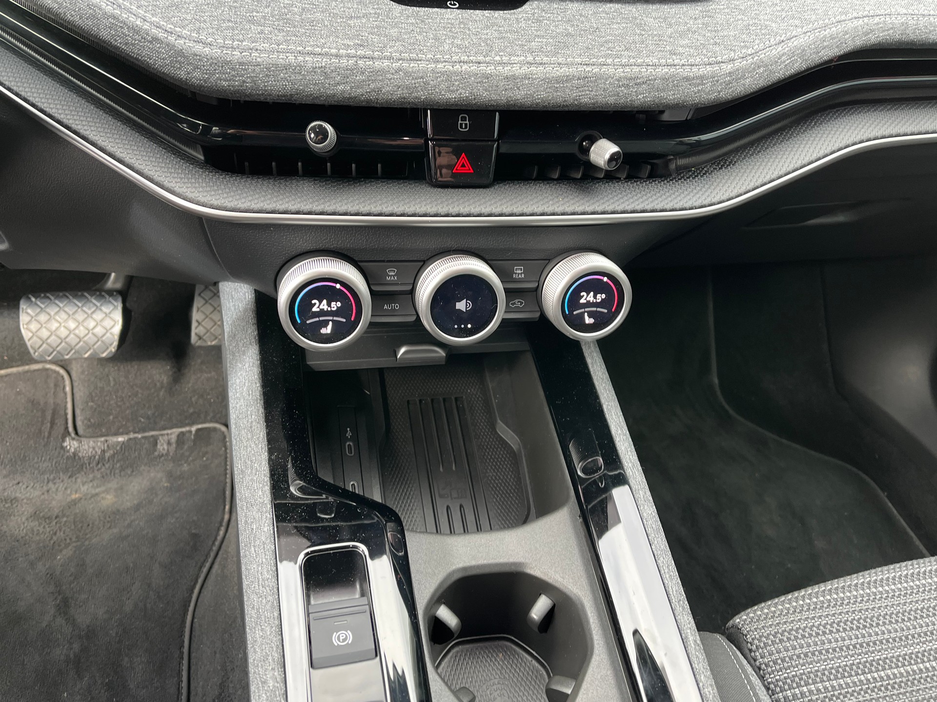 SKODA Superb Combi 2.0 TDi Selection 4x4 DSG-image-14