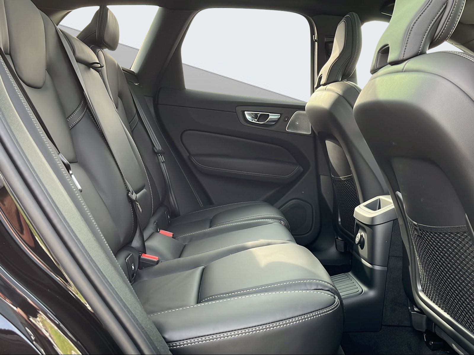 VOLVO XC60 2.0 T8 TE XCENTRIC Black Edition eAWD-image-10