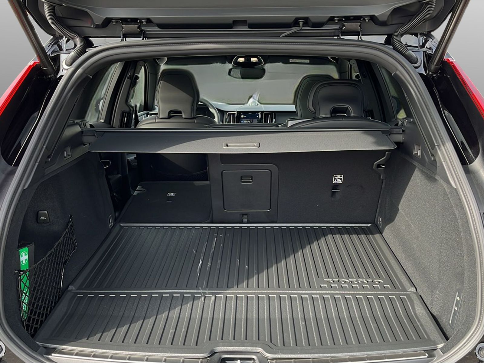VOLVO XC60 2.0 T8 TE XCENTRIC Black Edition eAWD-image-15