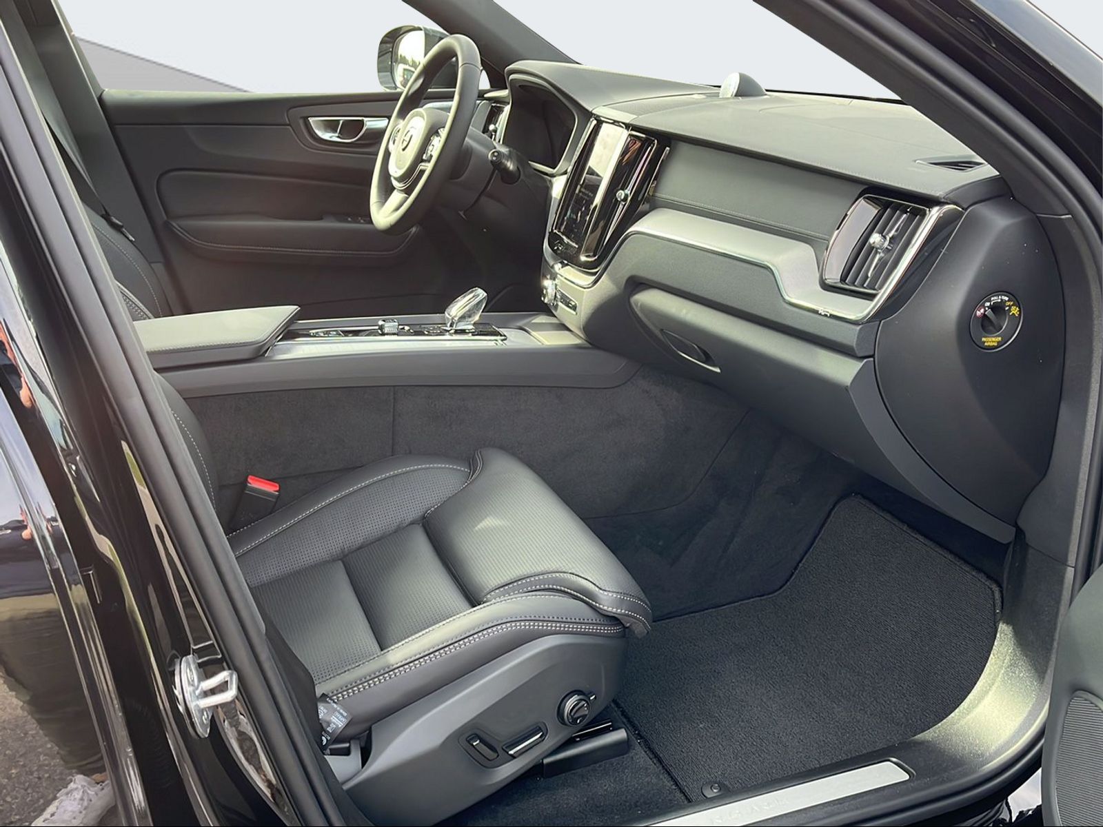 VOLVO XC60 2.0 T8 TE XCENTRIC Black Edition eAWD-image-14