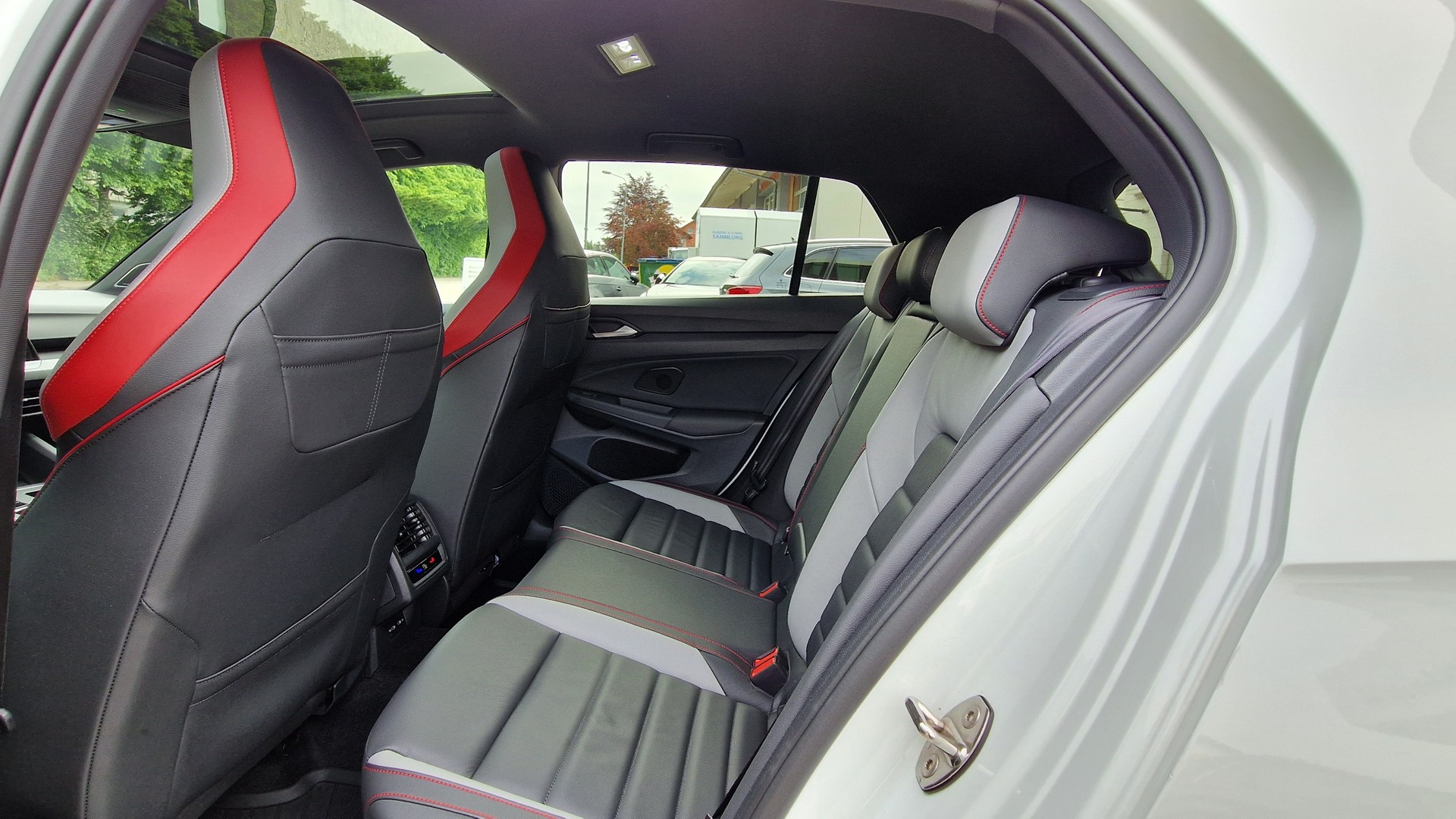 VW Golf 2.0 TSI GTI DSG-image-13