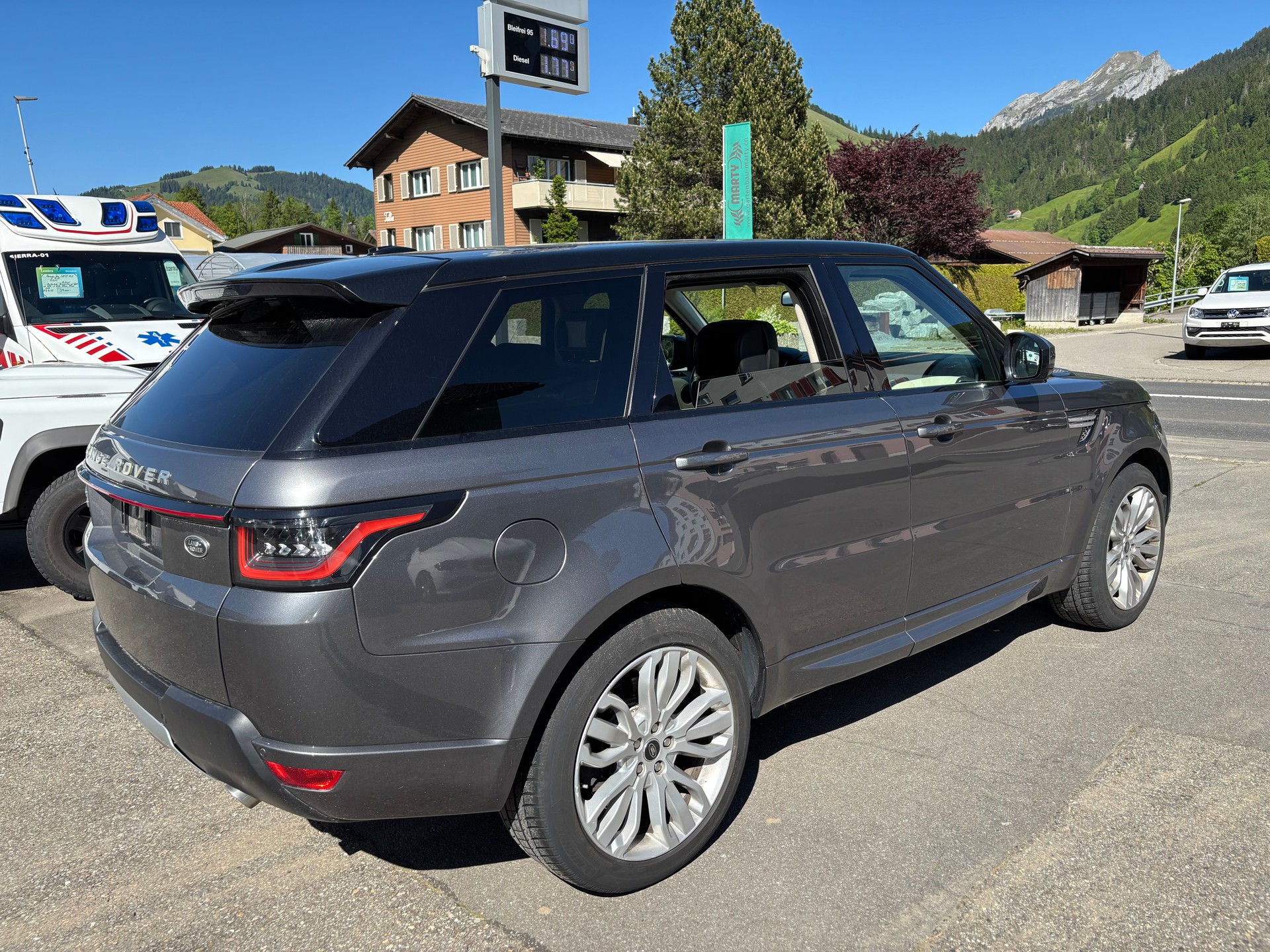 LAND ROVER Range Rover Sport 3.0 SDV6 Autobiography Automatic-image-3