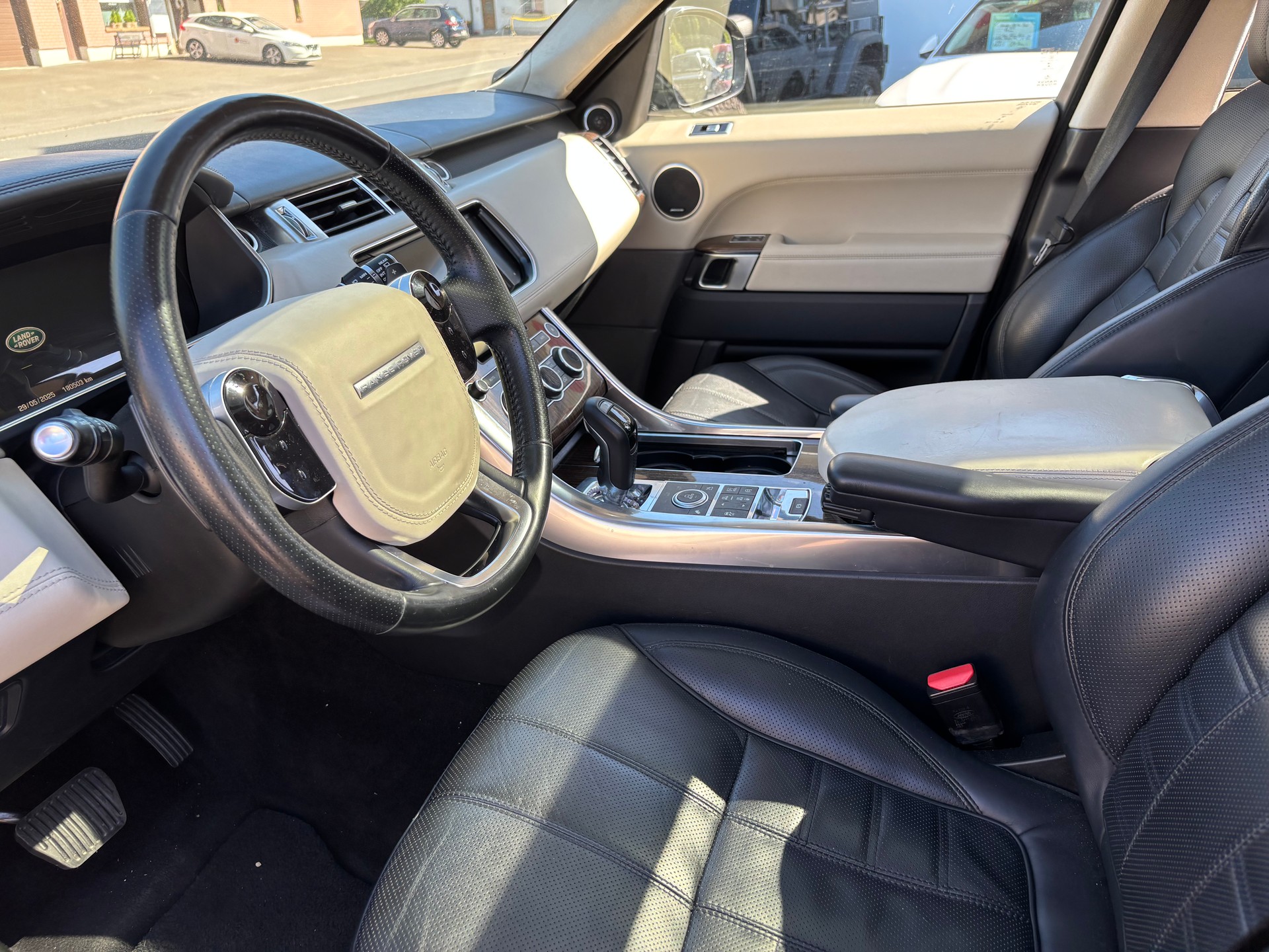 LAND ROVER Range Rover Sport 3.0 SDV6 Autobiography Automatic-image-15