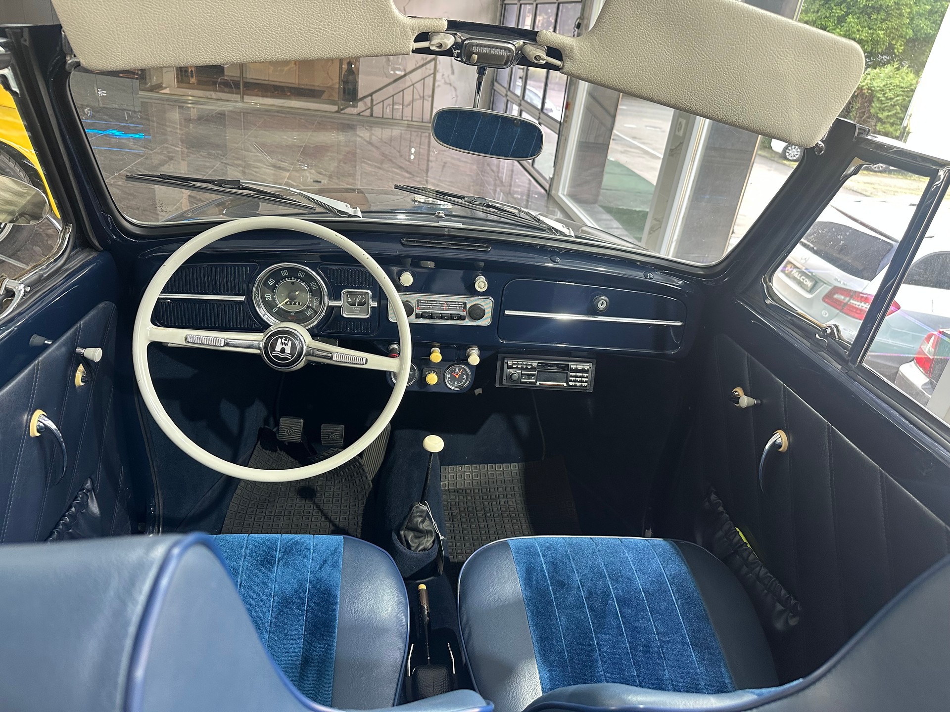 VW Cabriolet Karmann-image-9