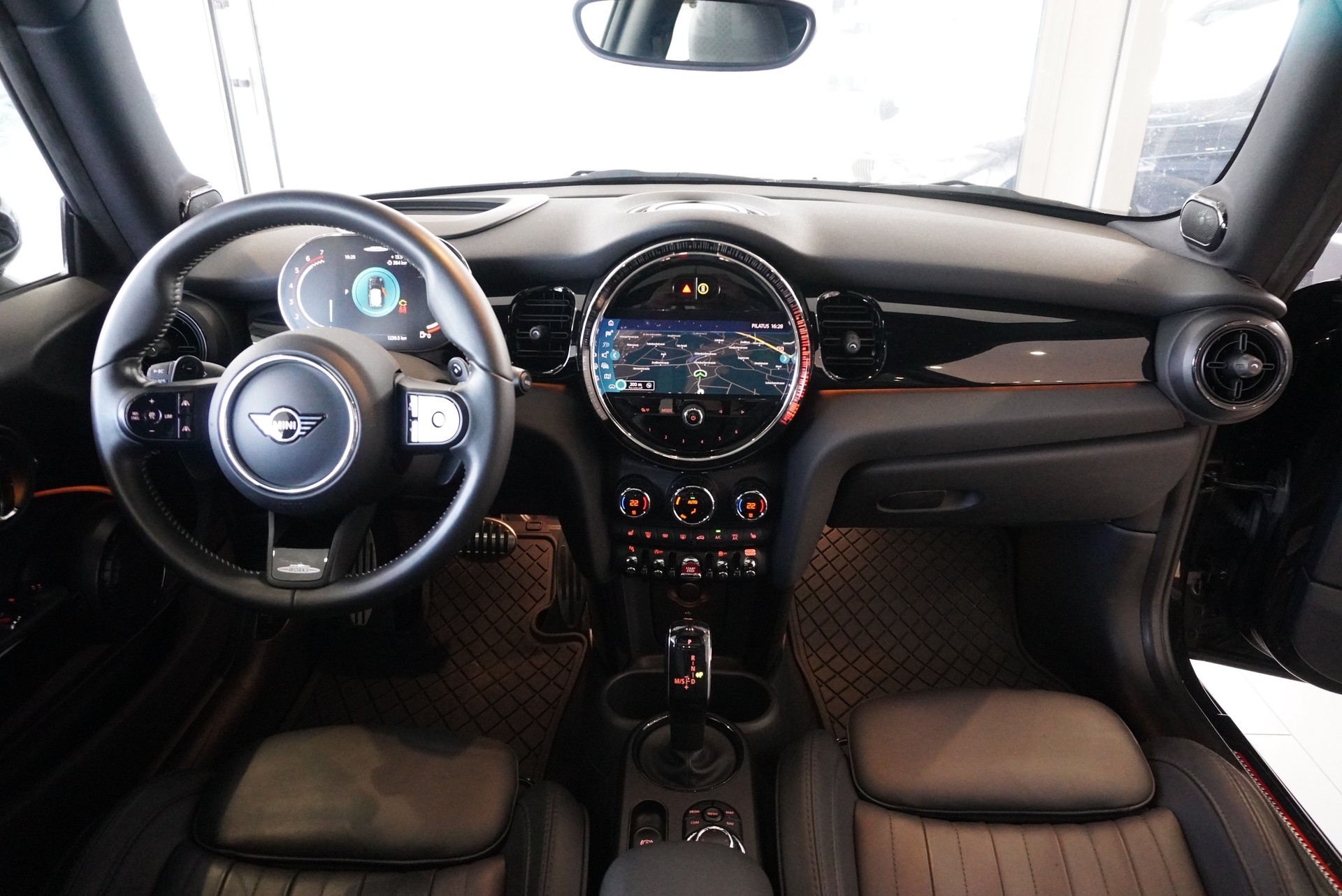 MINI Cooper John Cooper Works Steptronic-image-10