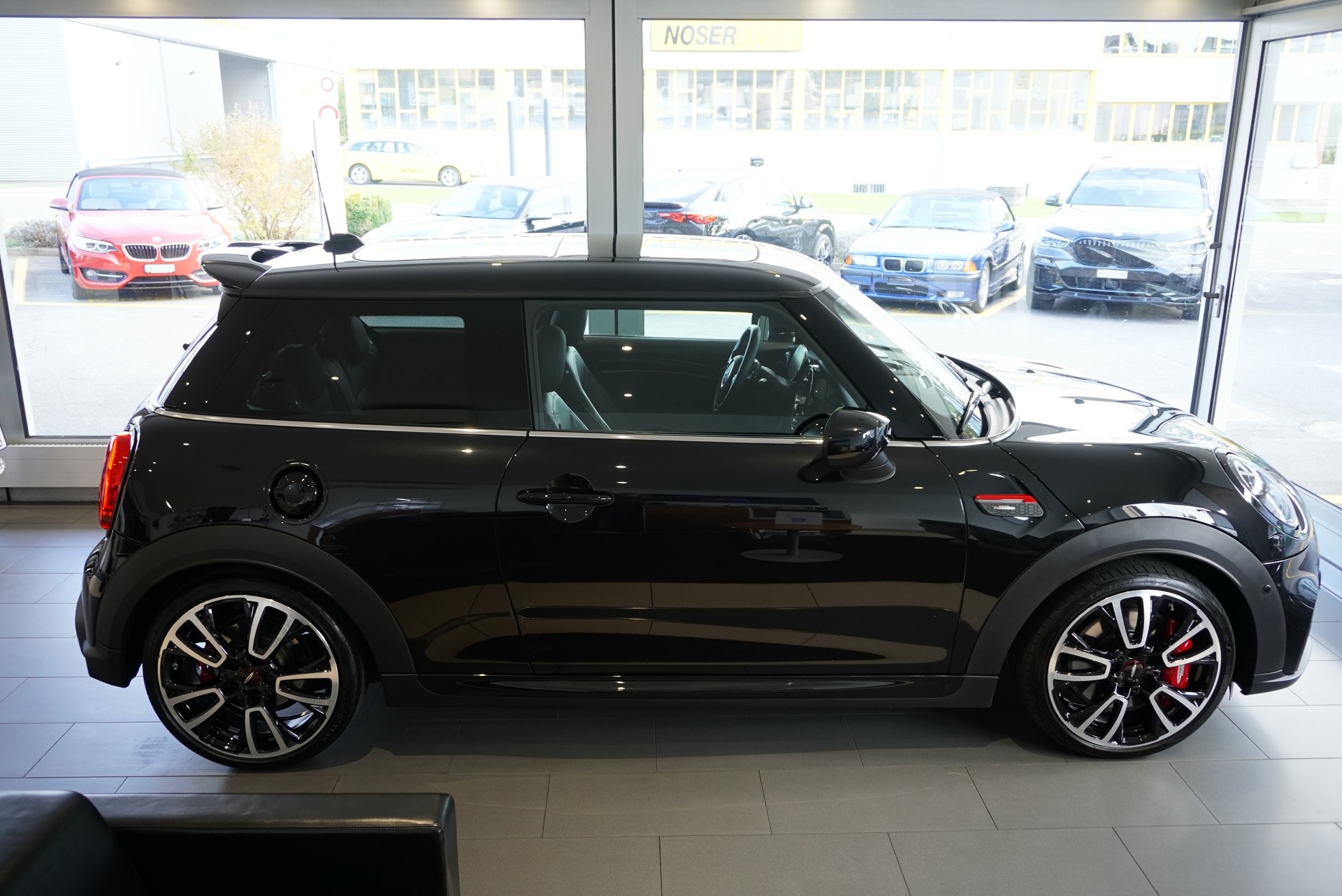 MINI Cooper John Cooper Works Steptronic-showroom-element-3