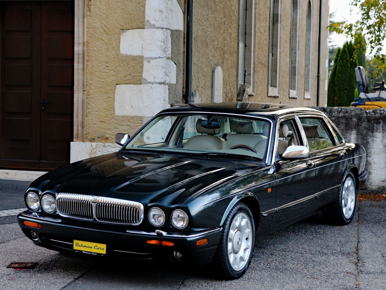 DAIMLER Super V8 4.0 S/C-showroom-element-2
