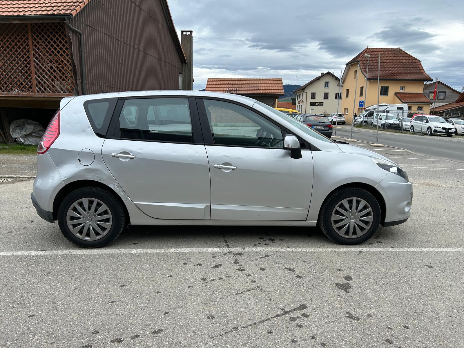 RENAULT Scénic 2.0 16V Dynamique X-Tronic CVT-image-0