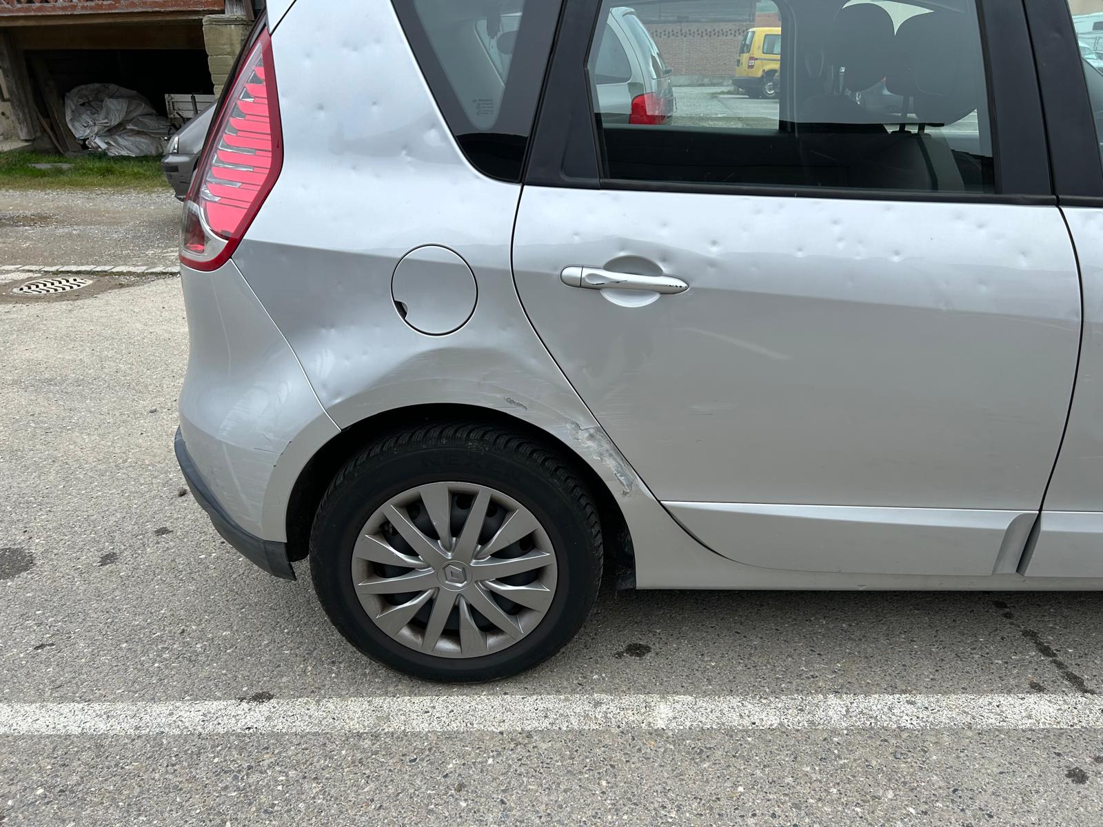 RENAULT Scénic 2.0 16V Dynamique X-Tronic CVT-image-3