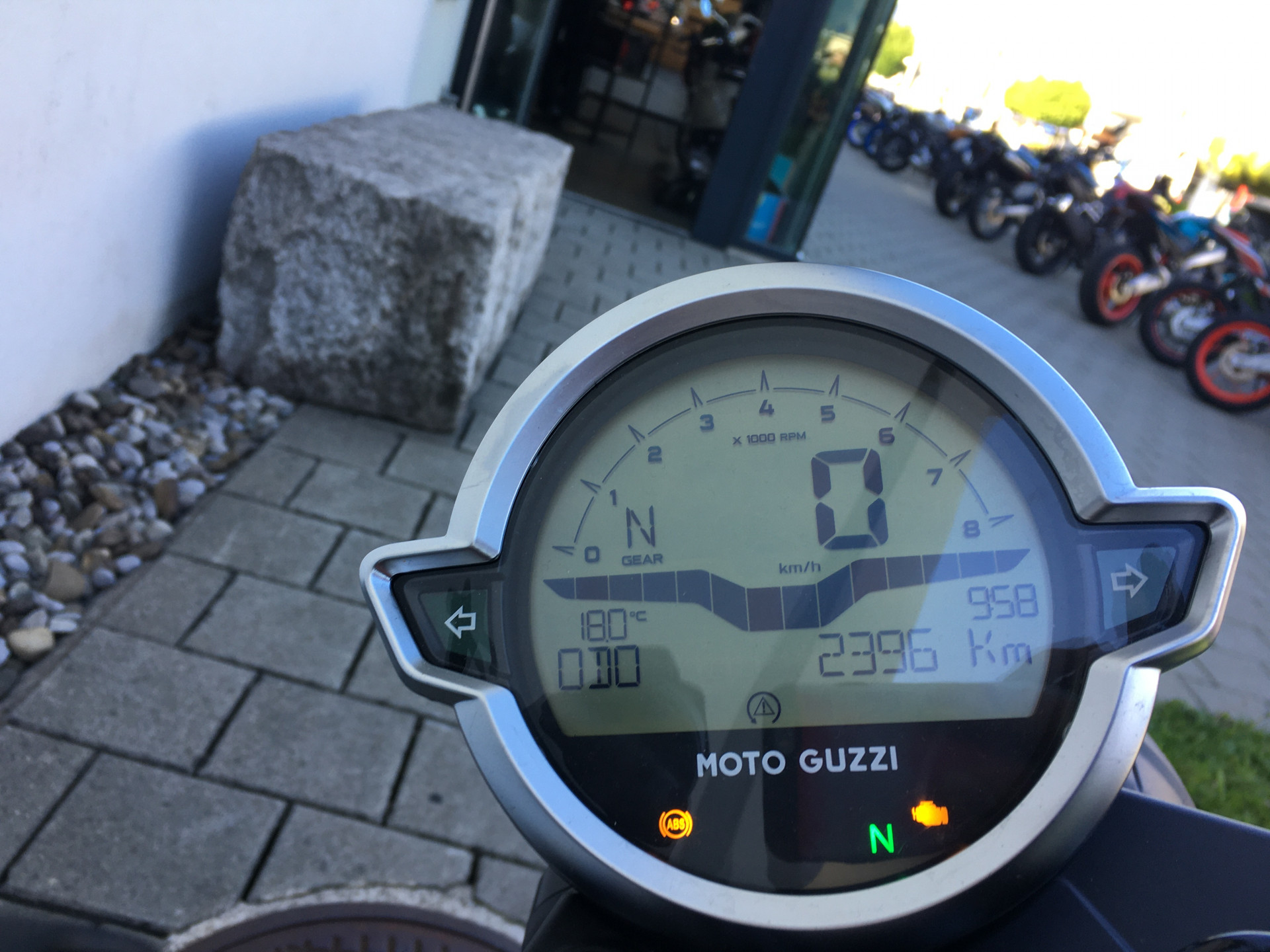 MOTO GUZZI V7 850 Stone-image-7