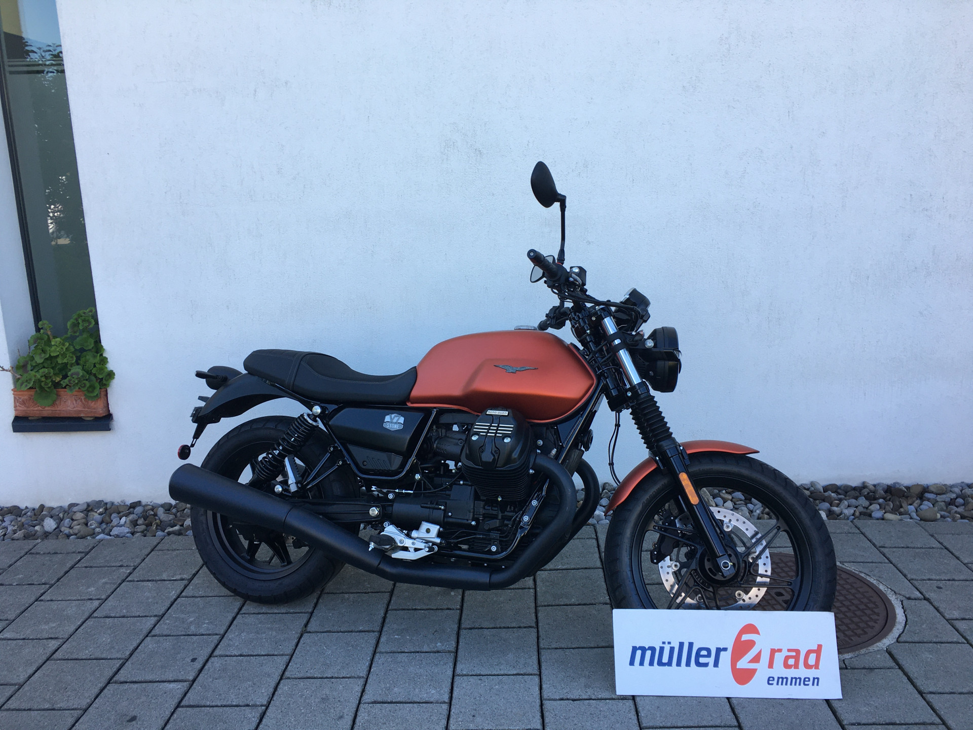 MOTO GUZZI V7 850 Stone