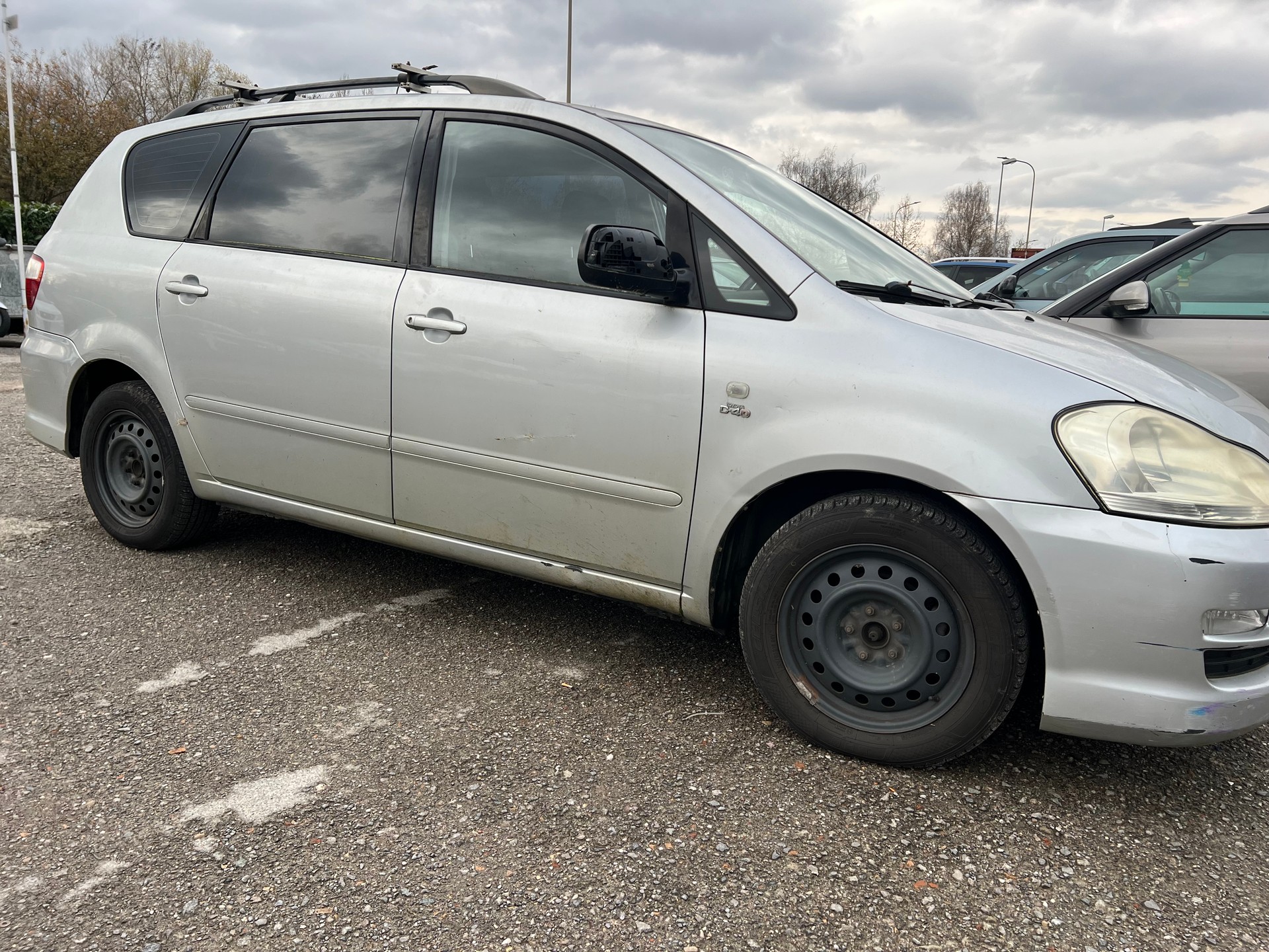 TOYOTA Avensis Verso 2.0 D-4D Linea Terra-image-1