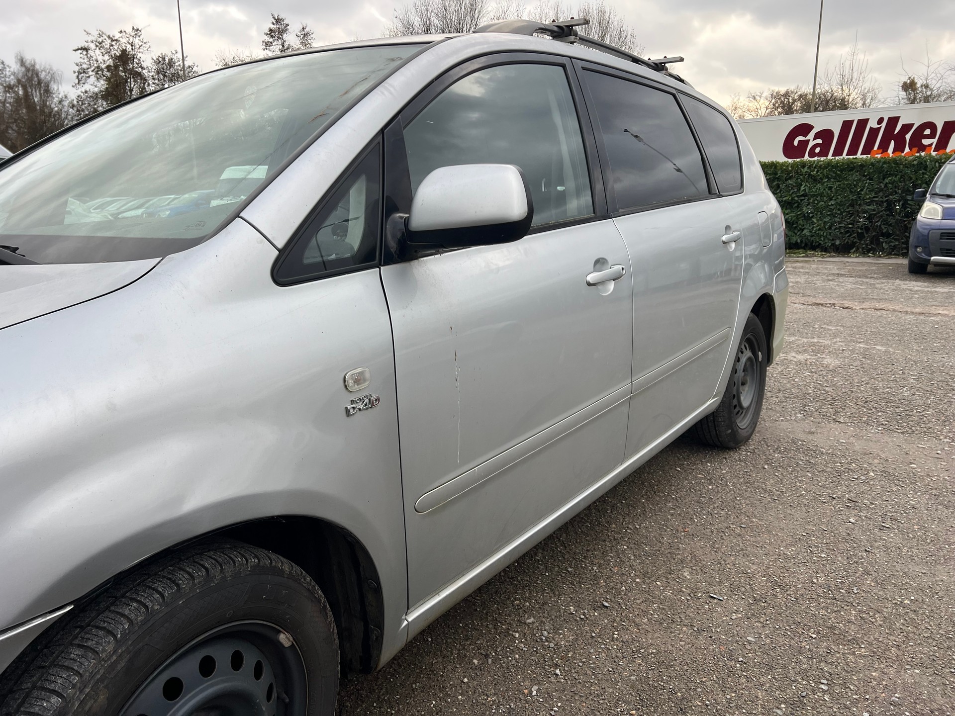 TOYOTA Avensis Verso 2.0 D-4D Linea Terra-image-2