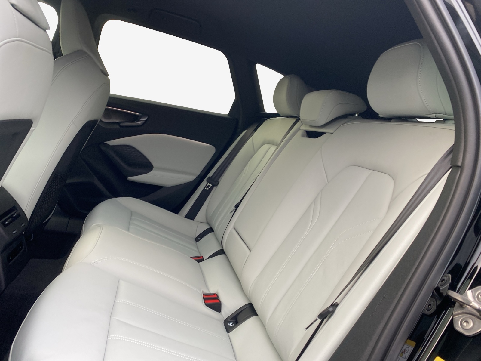 AUDI A5 Avant TDI quattro 150 kW Attraction S tronic-image-11