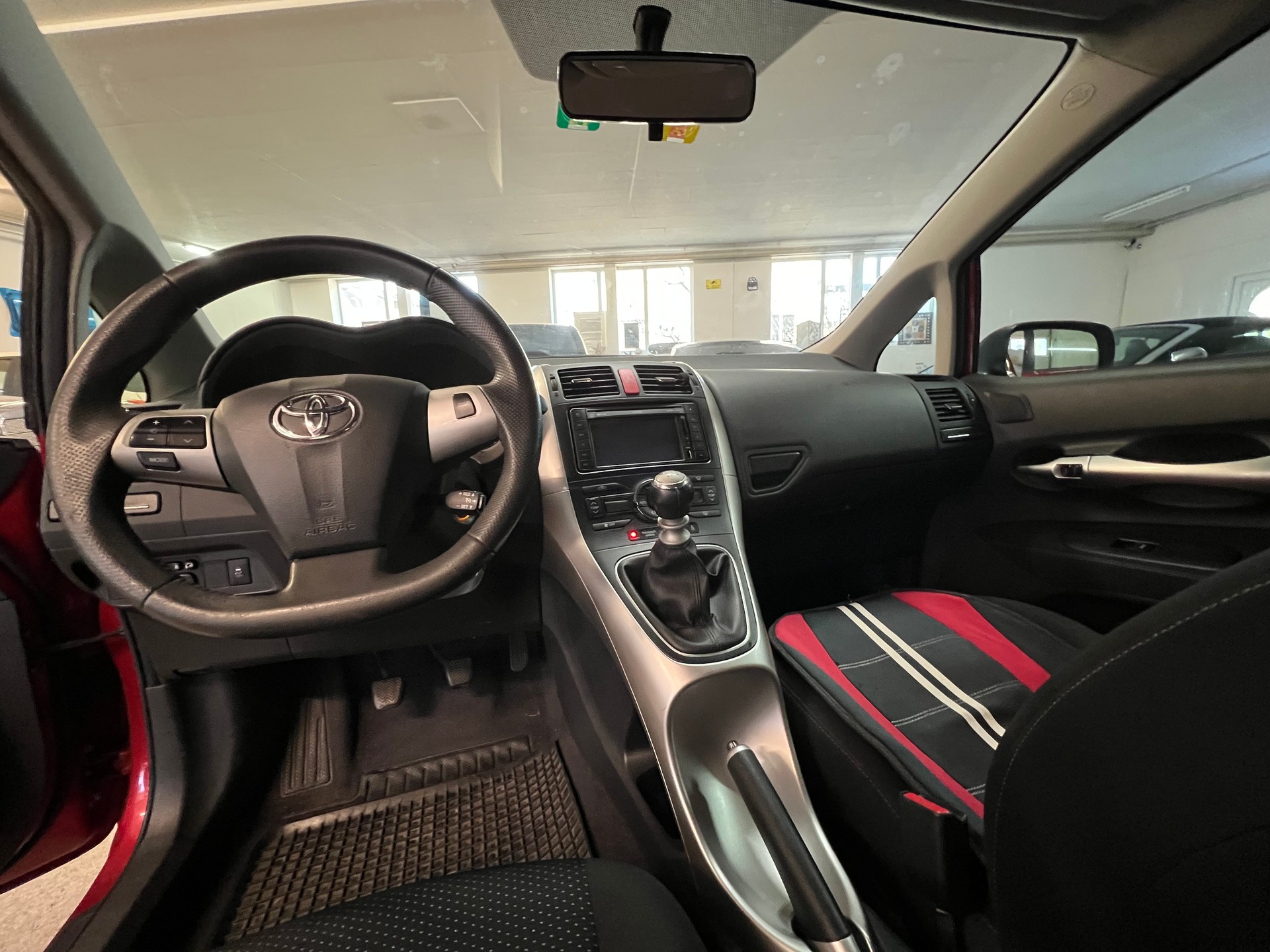 TOYOTA Auris 1.6 Linea Sol-image-7