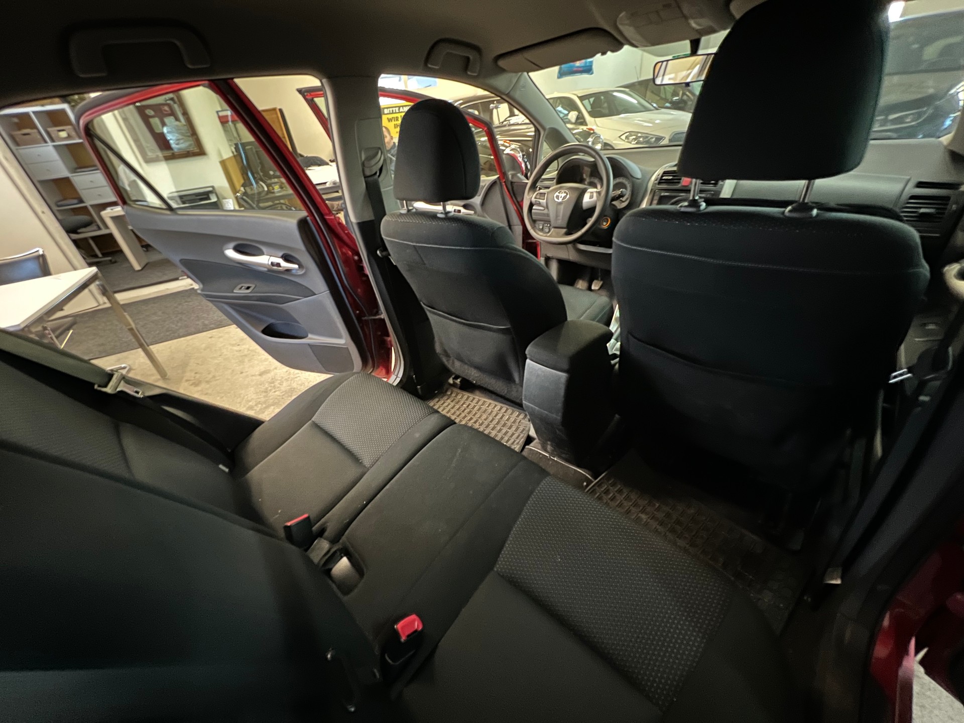 TOYOTA Auris 1.6 Linea Sol-image-10