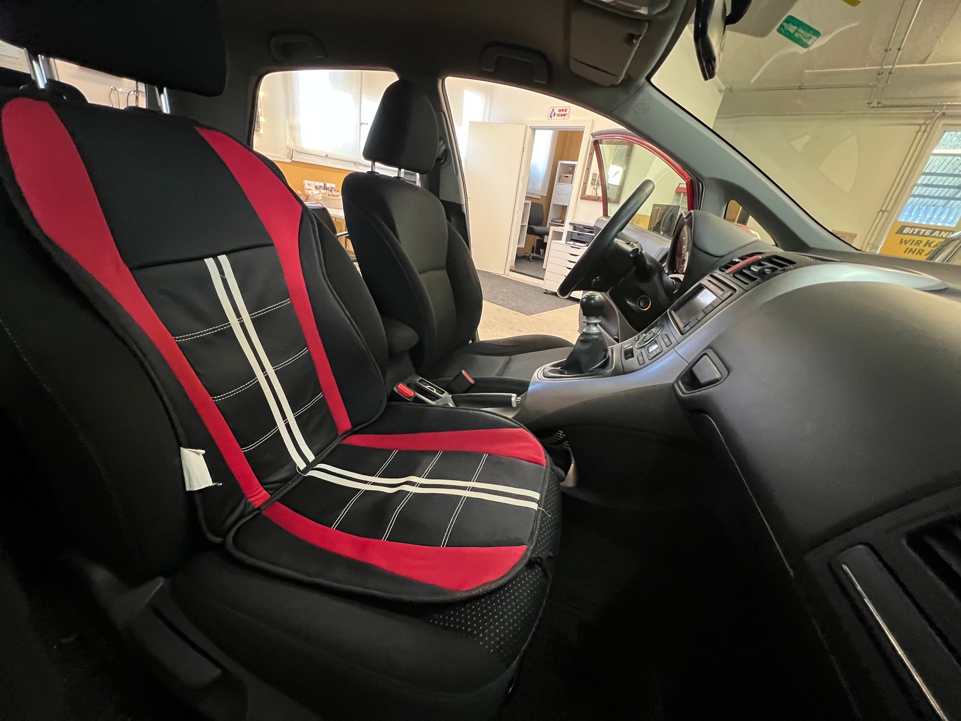 TOYOTA Auris 1.6 Linea Sol-image-9