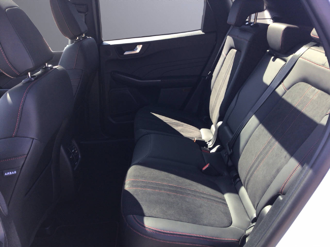 FORD Kuga 2.5 PHEV 242 PS ST-Line X-image-5