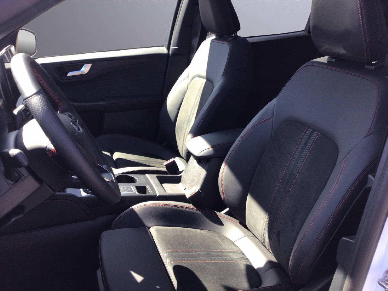 FORD Kuga 2.5 PHEV 242 PS ST-Line X-image-4