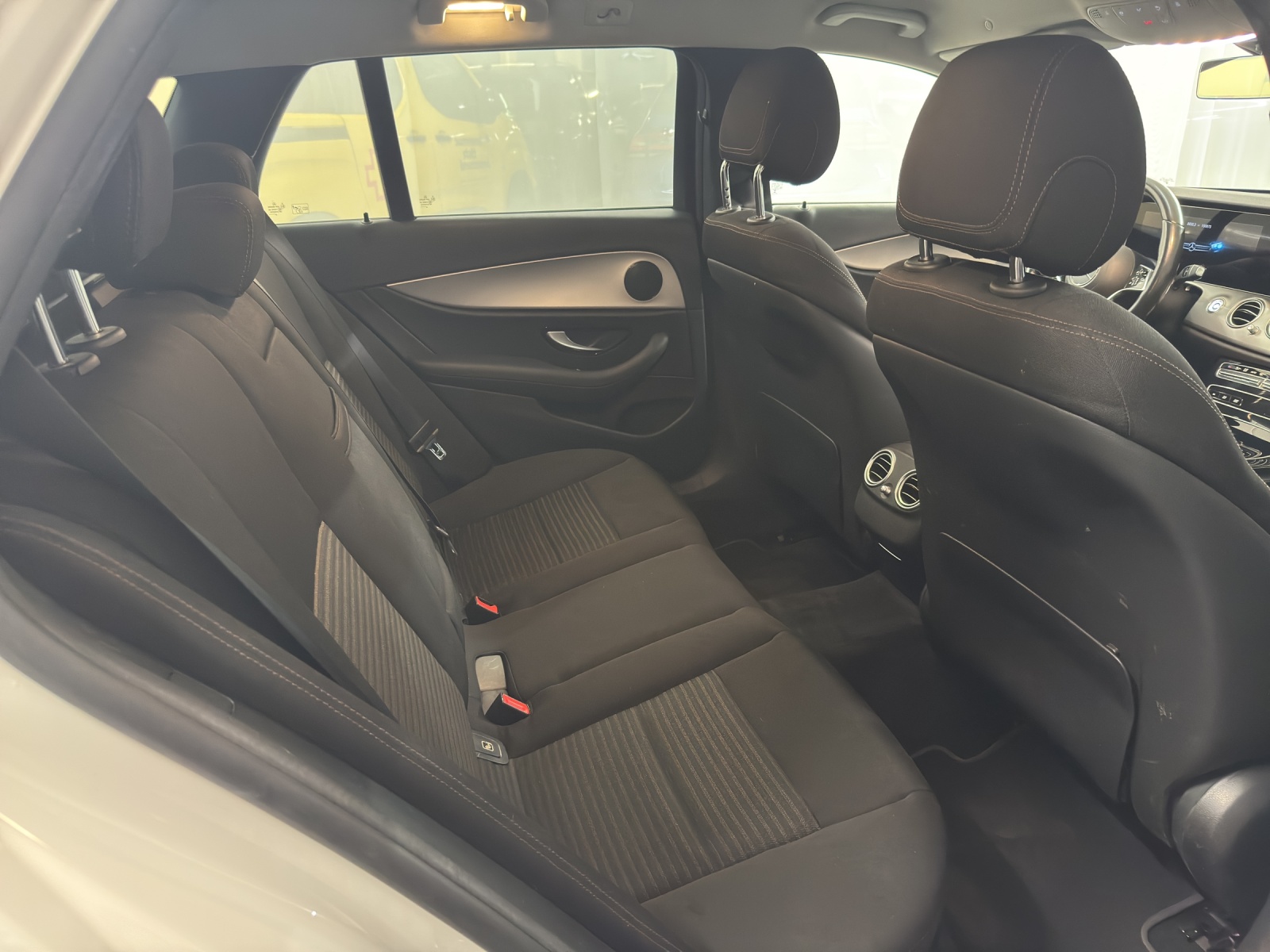 MERCEDES-BENZ E 220 d Swiss Star 4Matic T-image-9