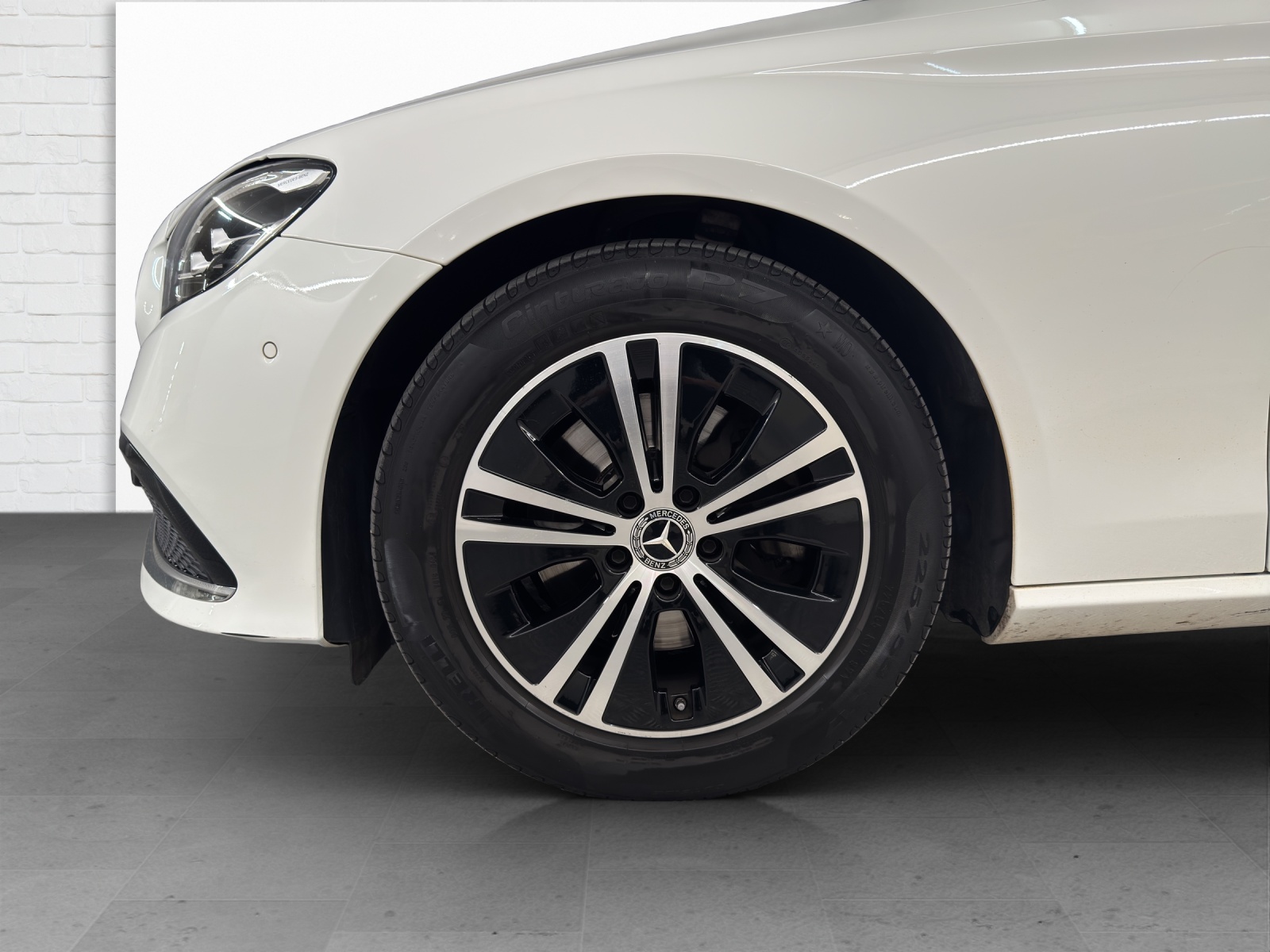 MERCEDES-BENZ E 220 d Swiss Star 4Matic T-image-5