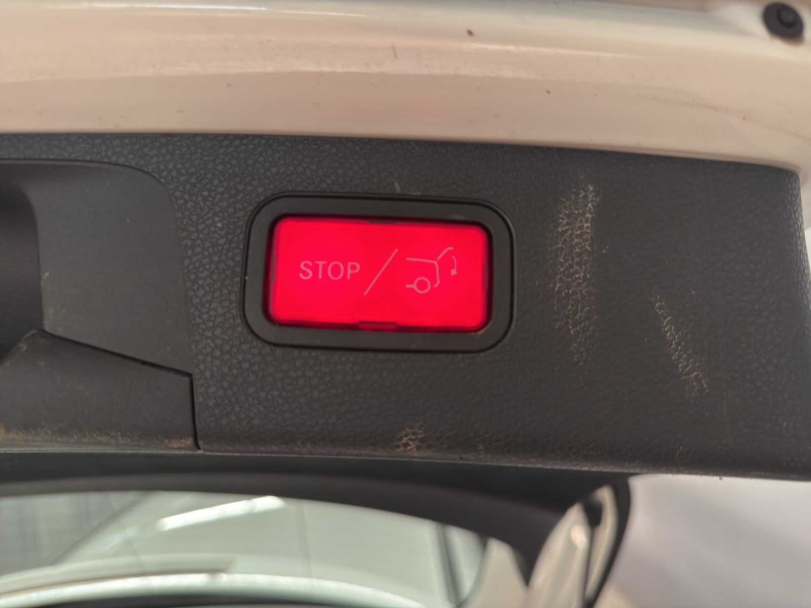 MERCEDES-BENZ E 220 d Swiss Star 4Matic T-image-11
