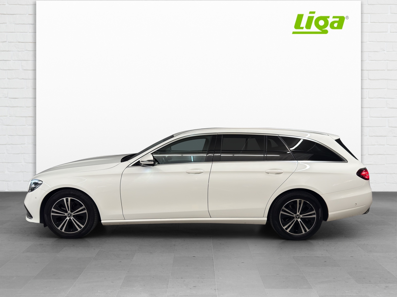 MERCEDES-BENZ E 220 d Swiss Star 4Matic T-image-0