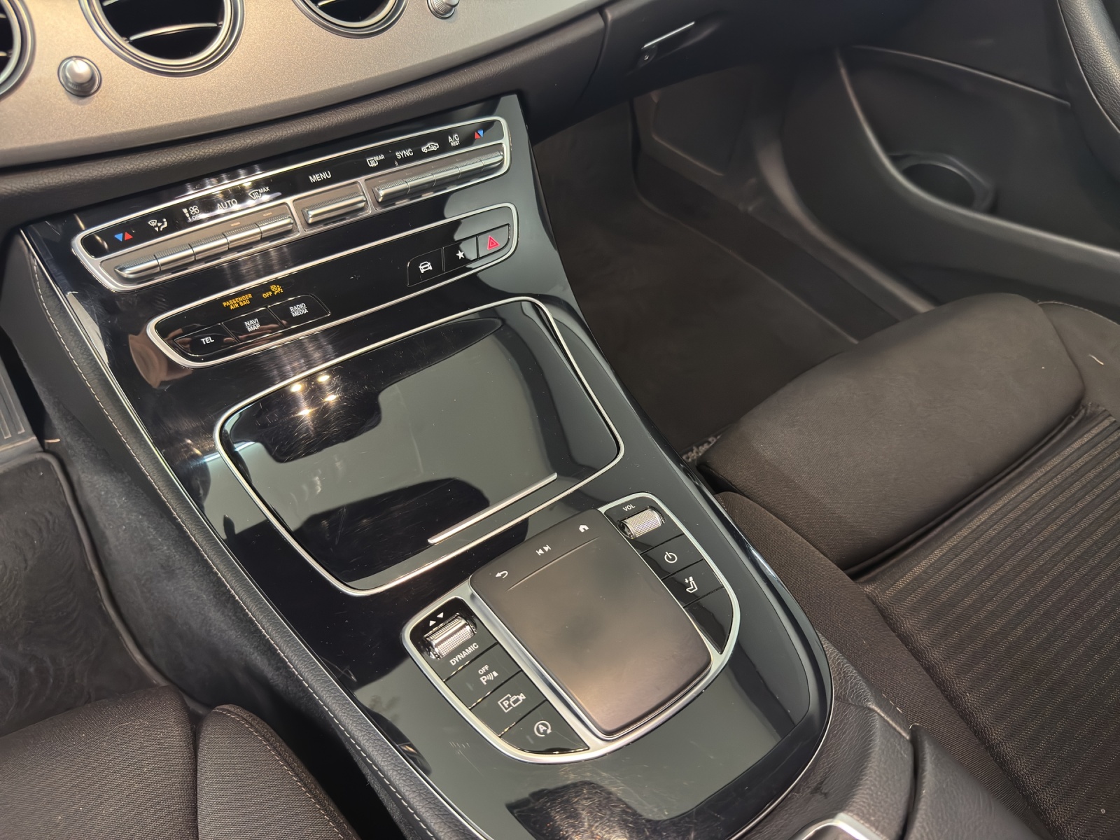 MERCEDES-BENZ E 220 d Swiss Star 4Matic T-image-15