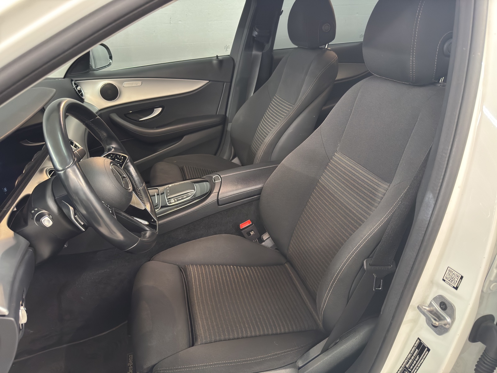 MERCEDES-BENZ E 220 d Swiss Star 4Matic T-image-13