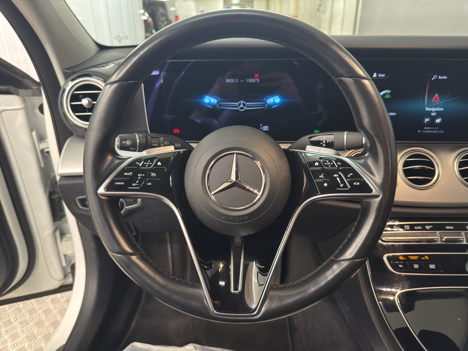 MERCEDES-BENZ E 220 d Swiss Star 4Matic T-image-14