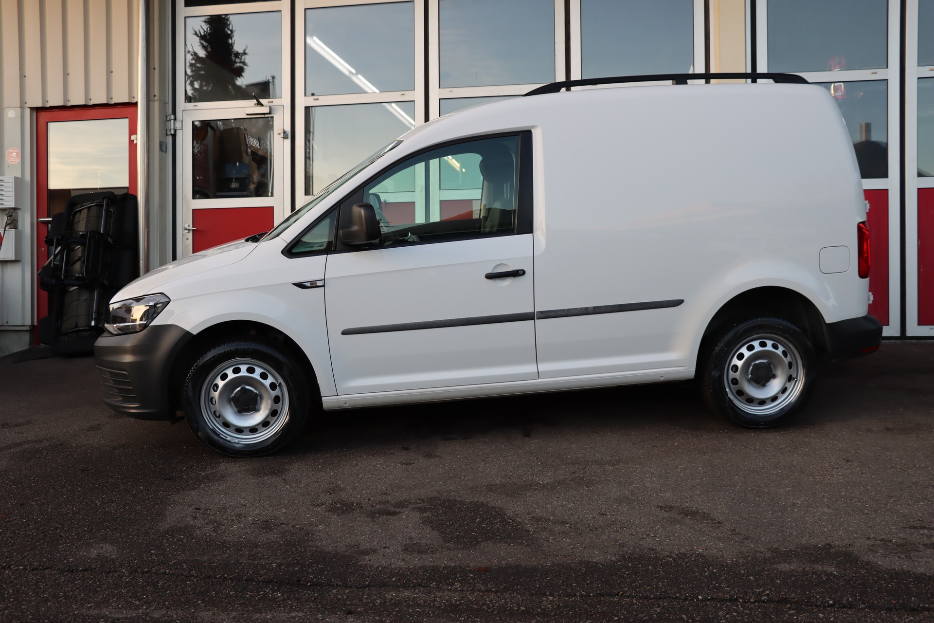VW Caddy 2.0TDI 4Motion BlueMotion Technology DSG-image-4