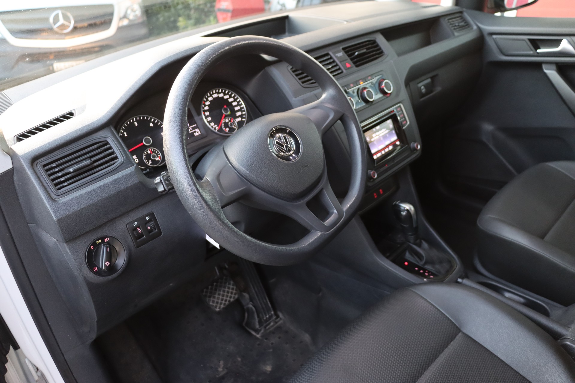 VW Caddy 2.0TDI 4Motion BlueMotion Technology DSG-image-12