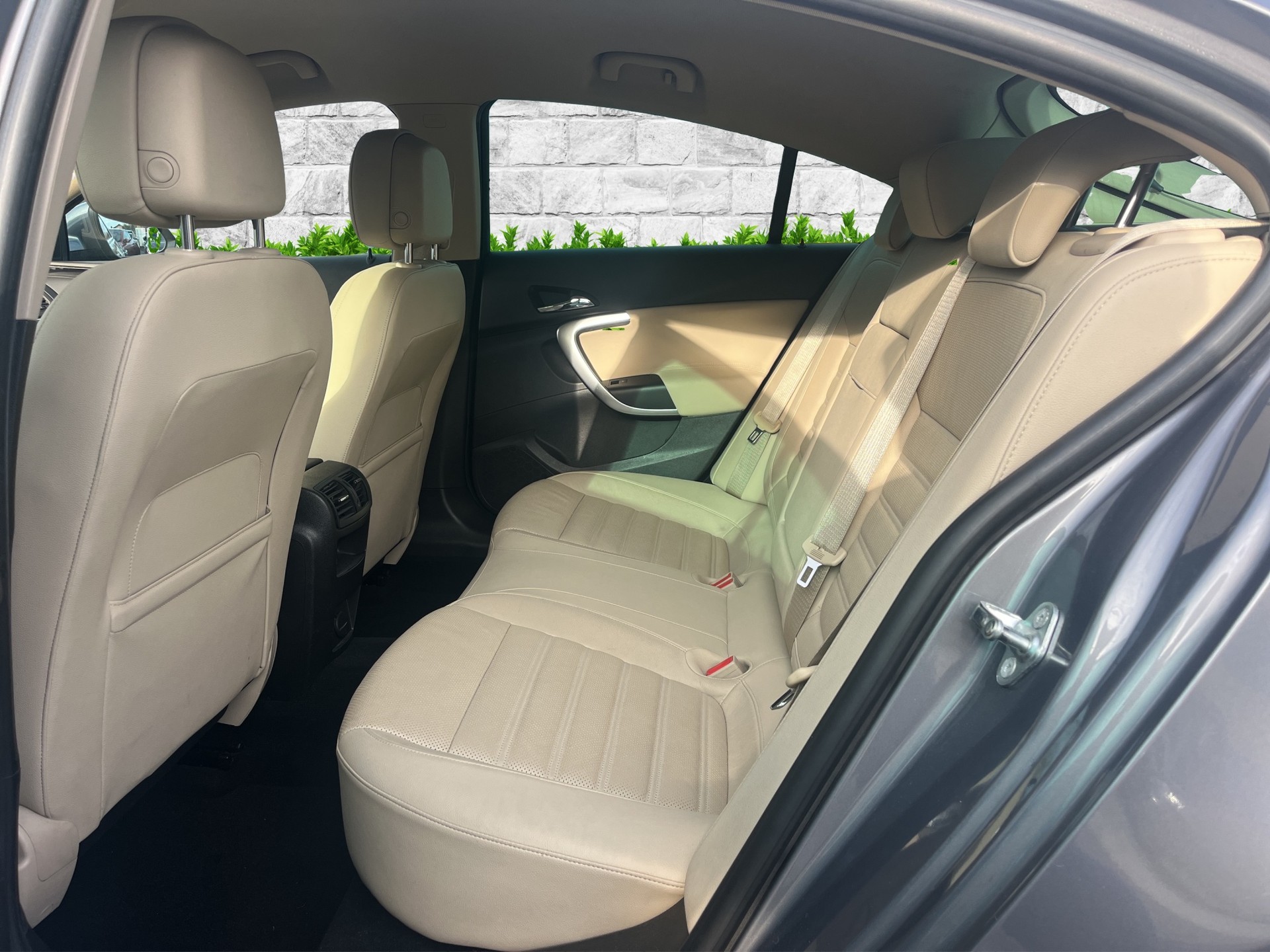 OPEL Insignia 1.6 Turbo Edition-image-12