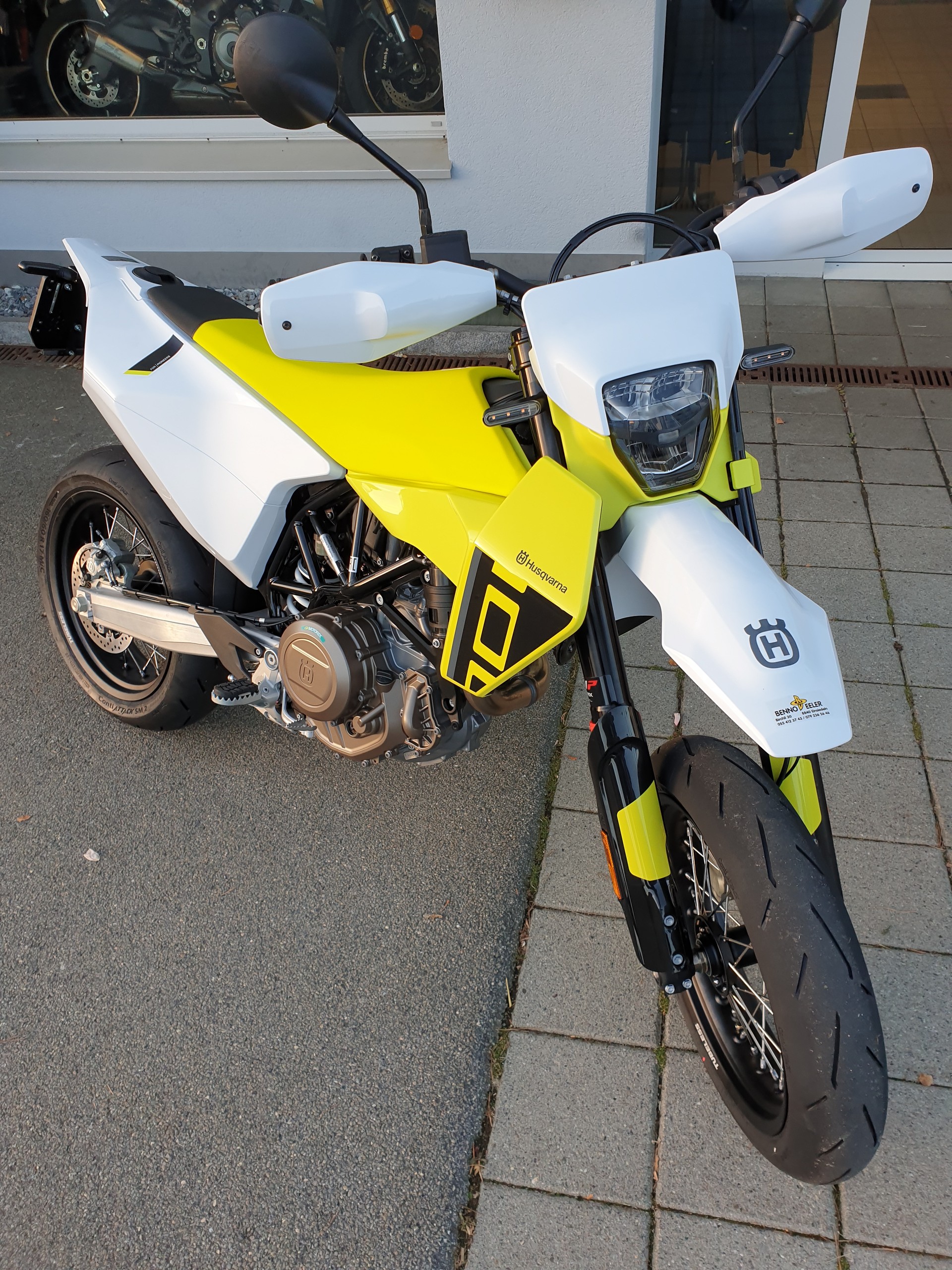 HUSQVARNA 701 Supermoto-image-1