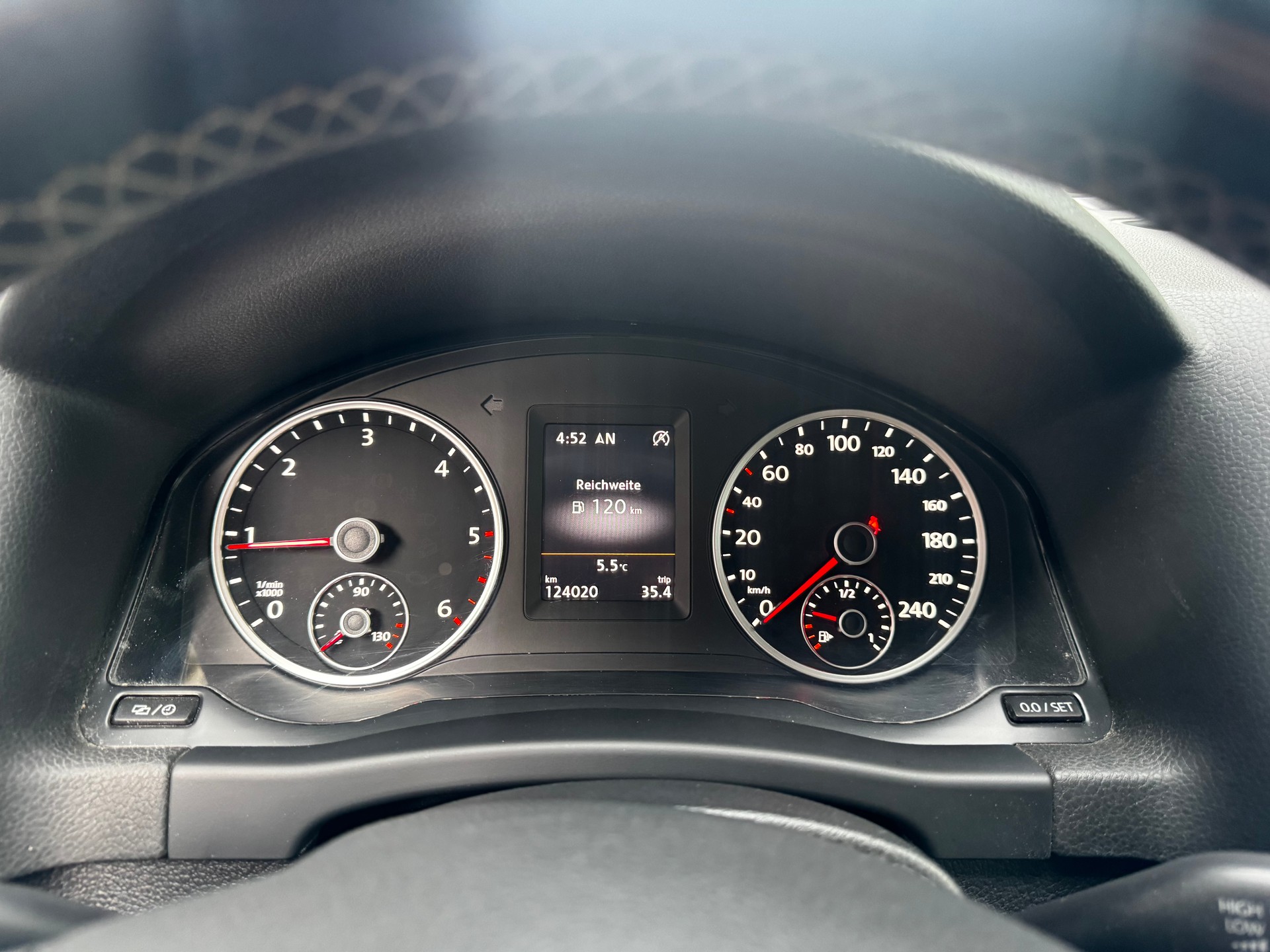 VW Tiguan 2.0 TDI BMT Cup 4Motion DSG-image-4