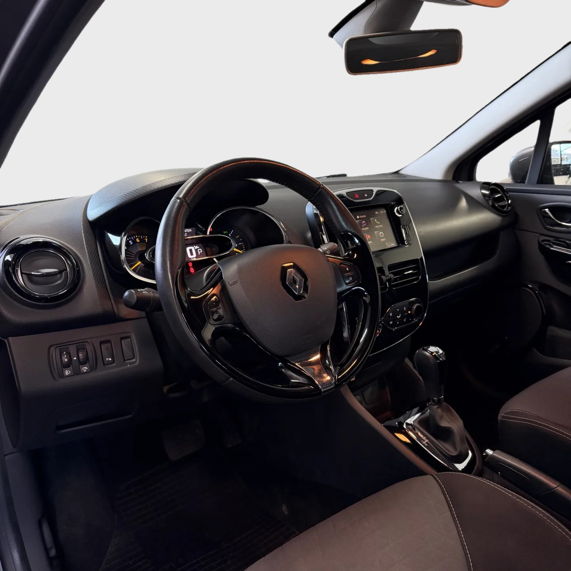 RENAULT Clio 1.2 16V T Swiss Edition EDC-image-5