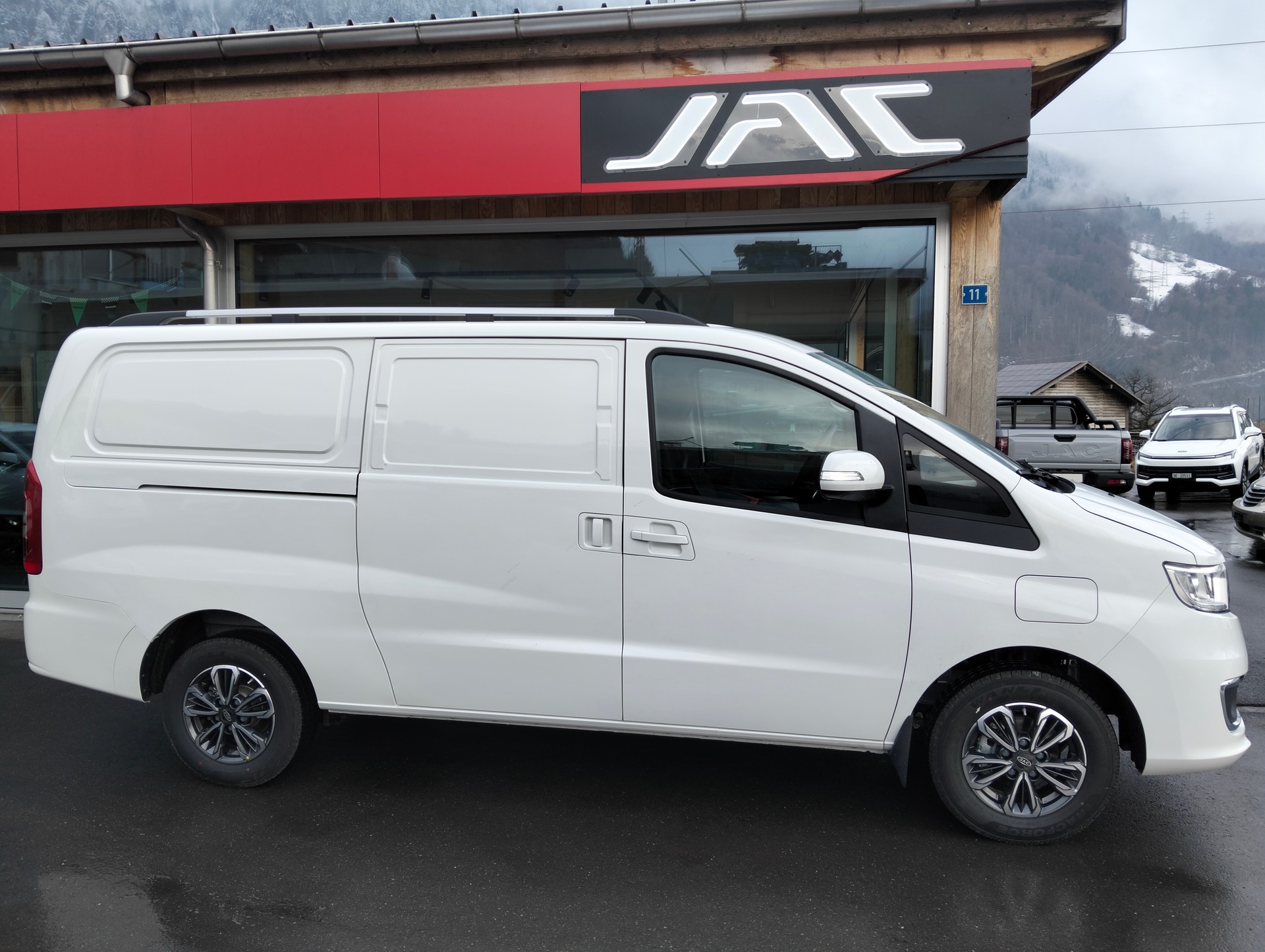 JAC M3ev-image-2