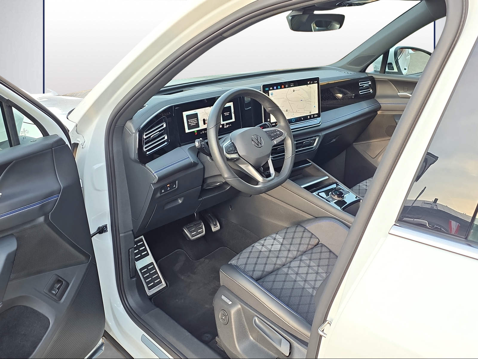 VW Tiguan 2.0 TDI SCR R-Line 4Motion DSG-image-5