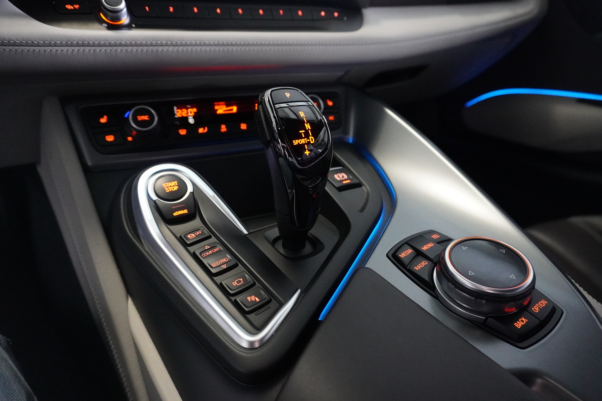 BMW i8 Coupé ///Exklusivpaket Pure Impulse///-image-11