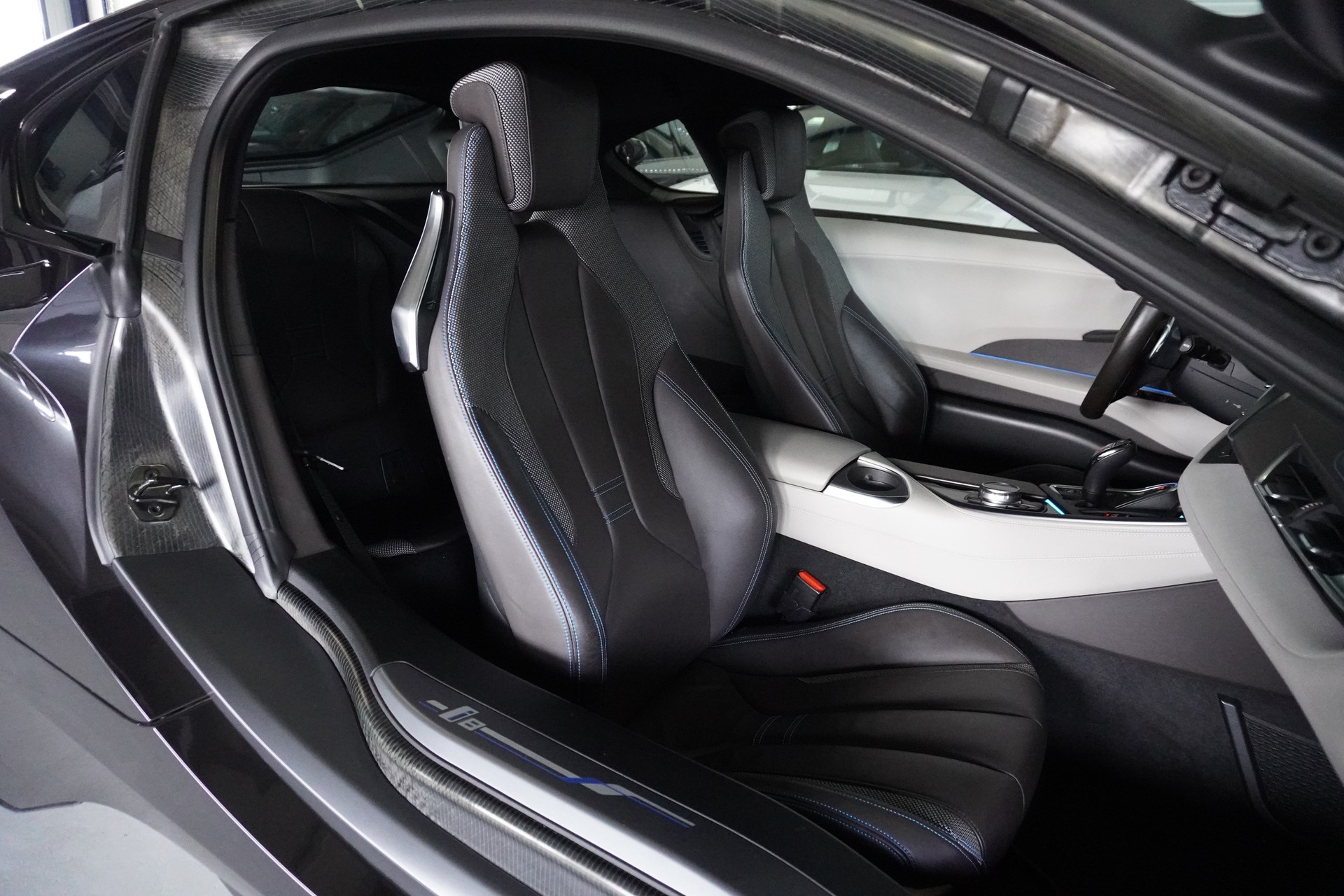 BMW i8 Coupé ///Exklusivpaket Pure Impulse///-image-10