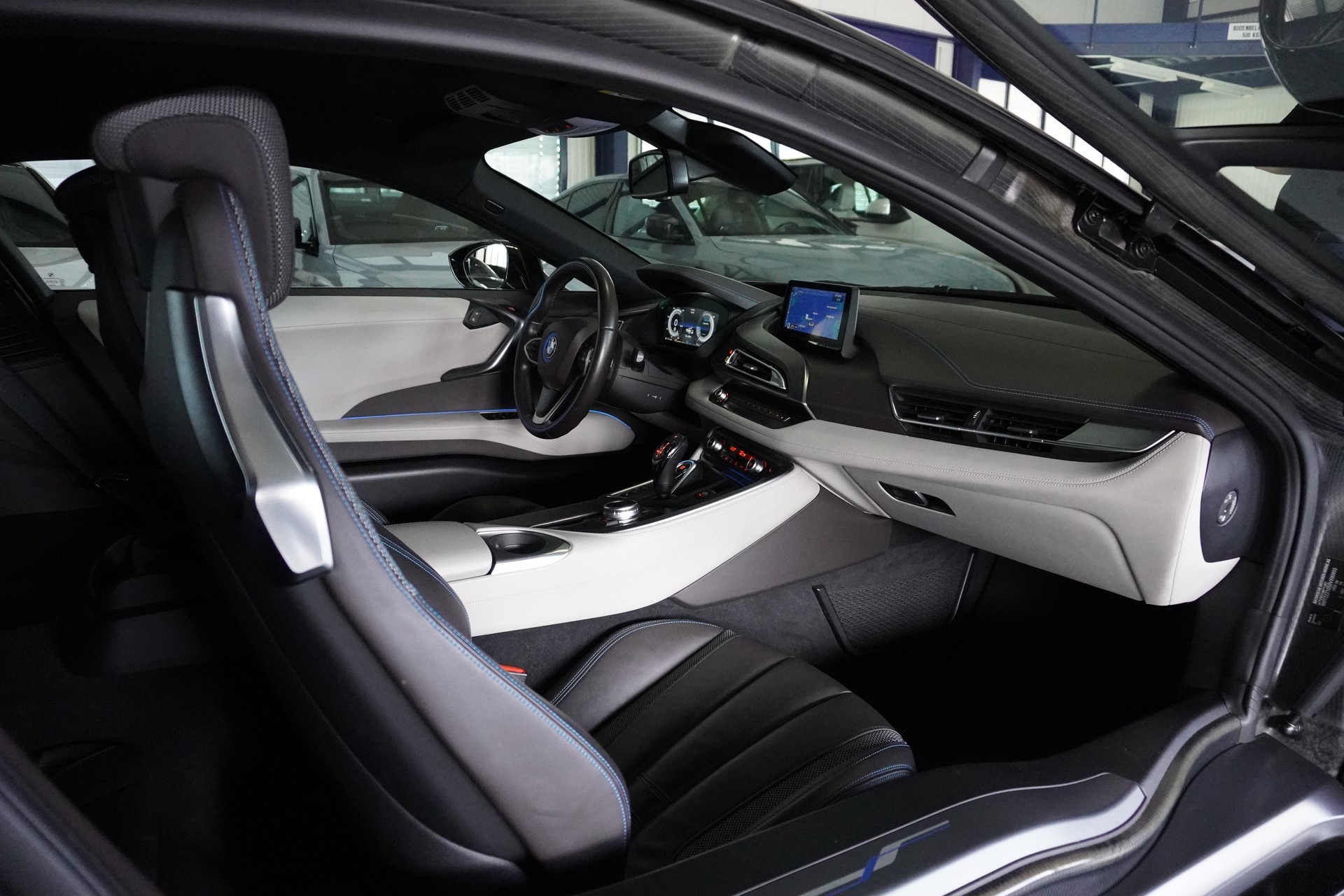 BMW i8 Coupé ///Exklusivpaket Pure Impulse///-image-9