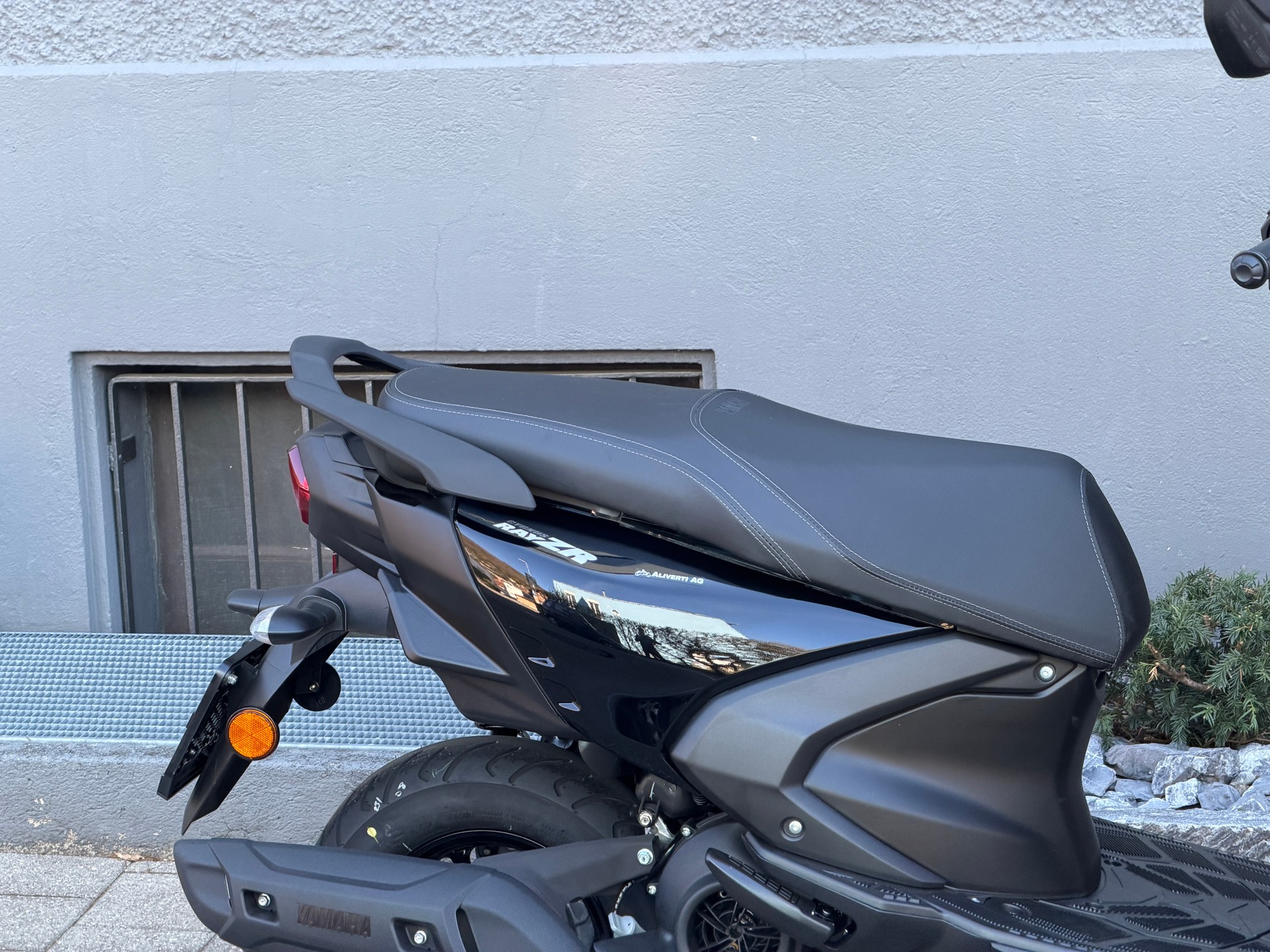 YAMAHA RayZR-image-12