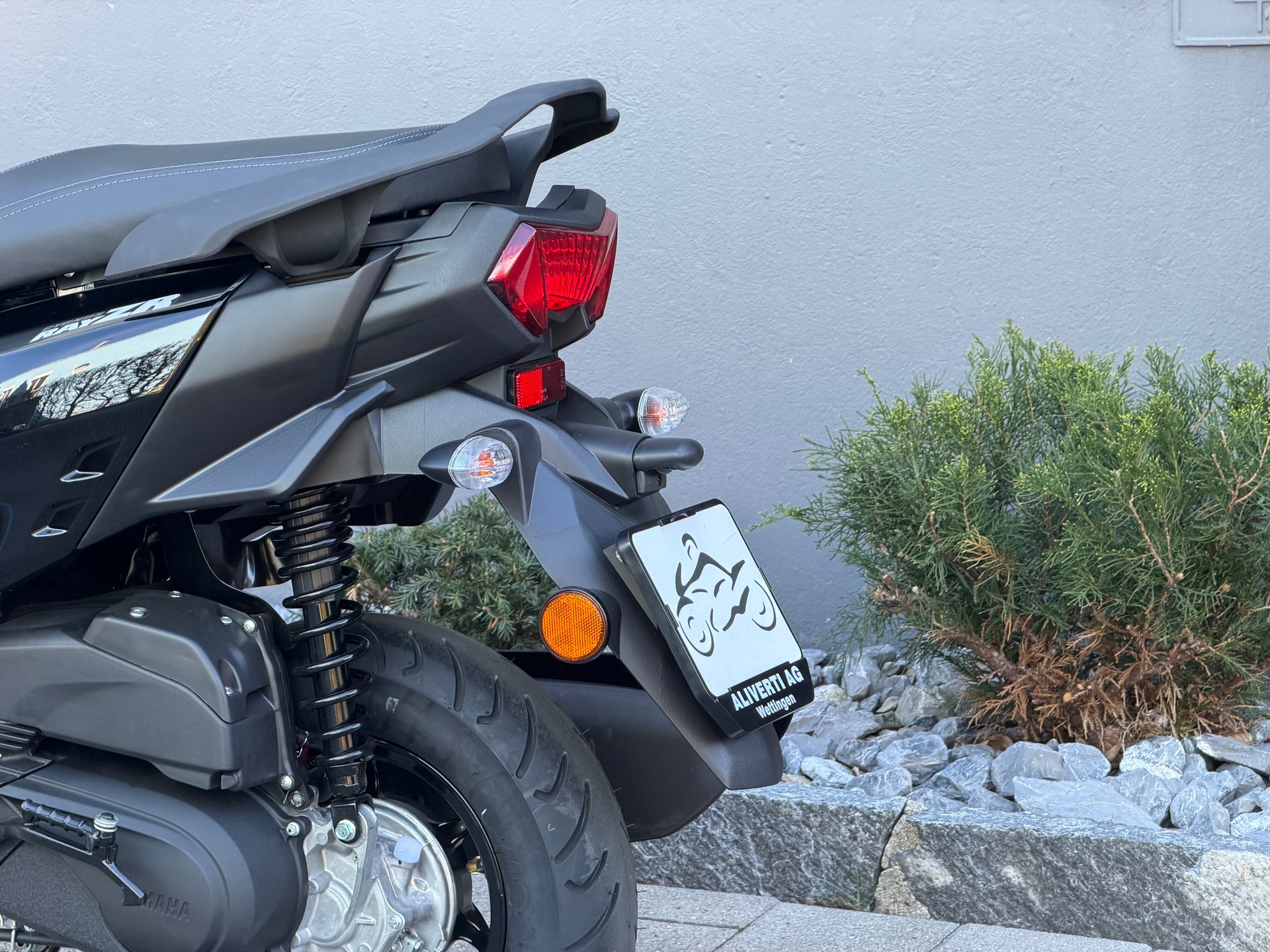 YAMAHA RayZR-image-8
