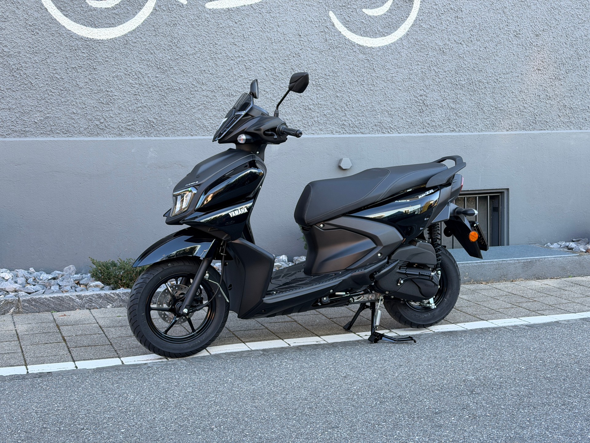 YAMAHA RayZR-image-4