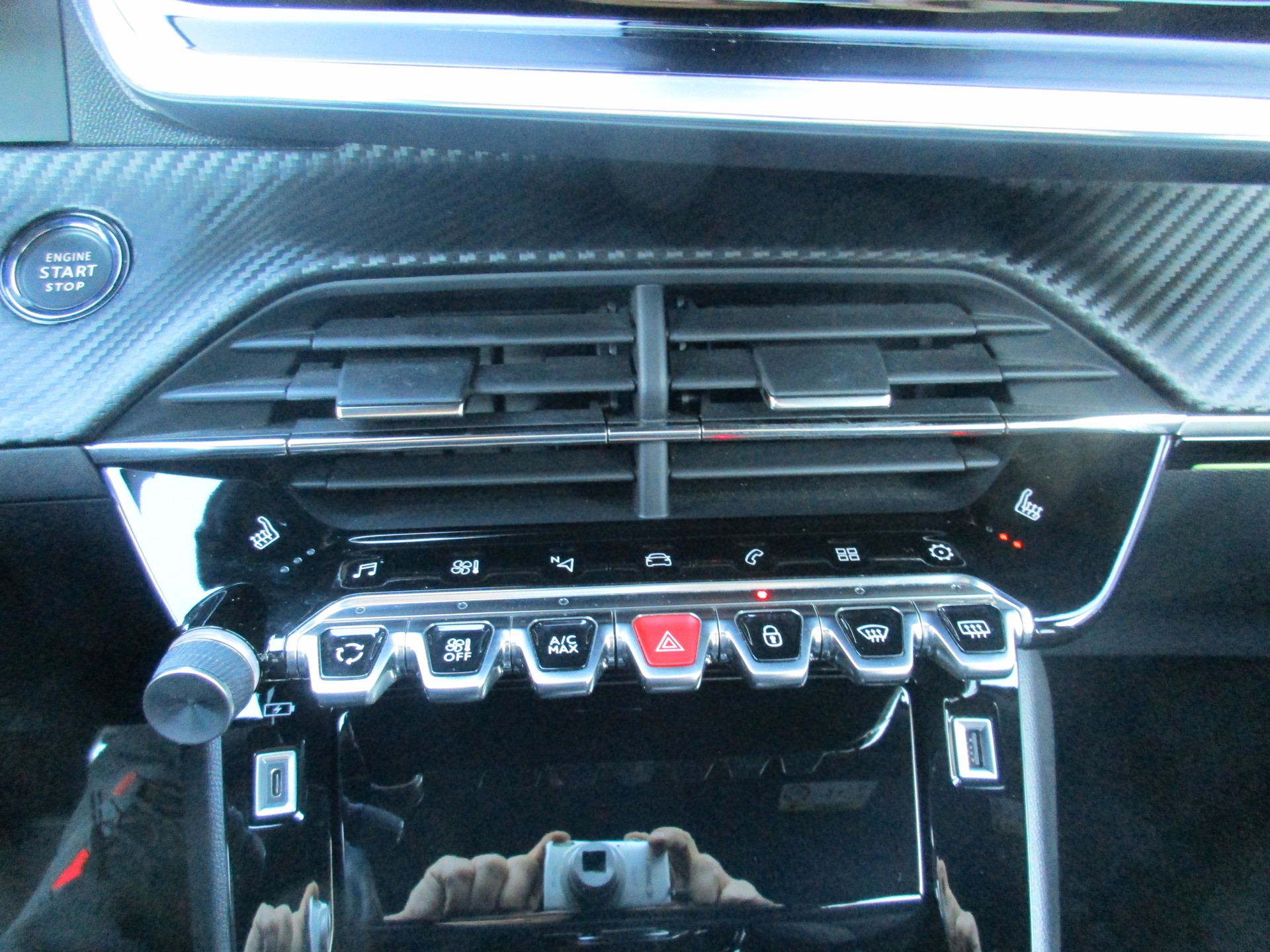 PEUGEOT 2008 1.2 PureTech GT EAT8-image-9