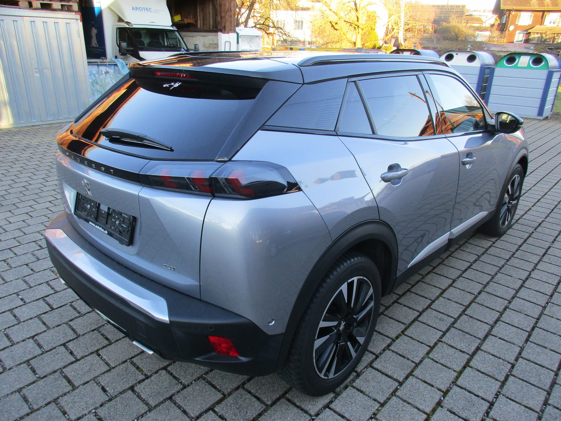 PEUGEOT 2008 1.2 PureTech GT EAT8-image-2