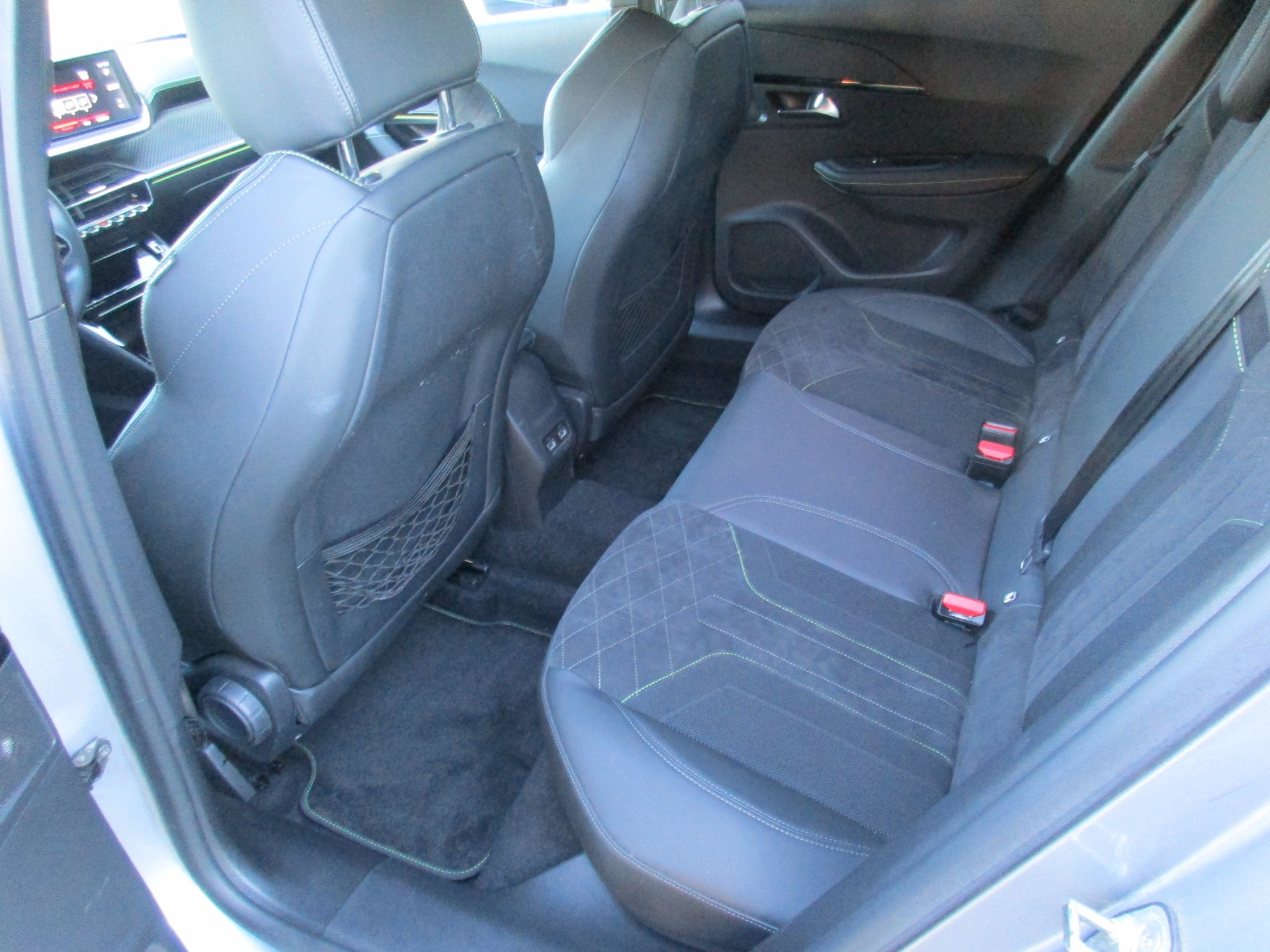 PEUGEOT 2008 1.2 PureTech GT EAT8-image-5