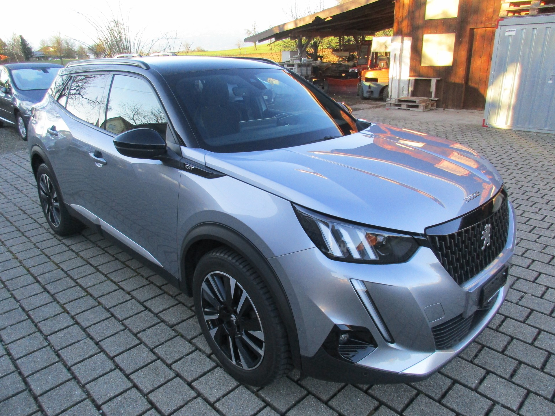 PEUGEOT 2008 1.2 PureTech GT EAT8-image-3