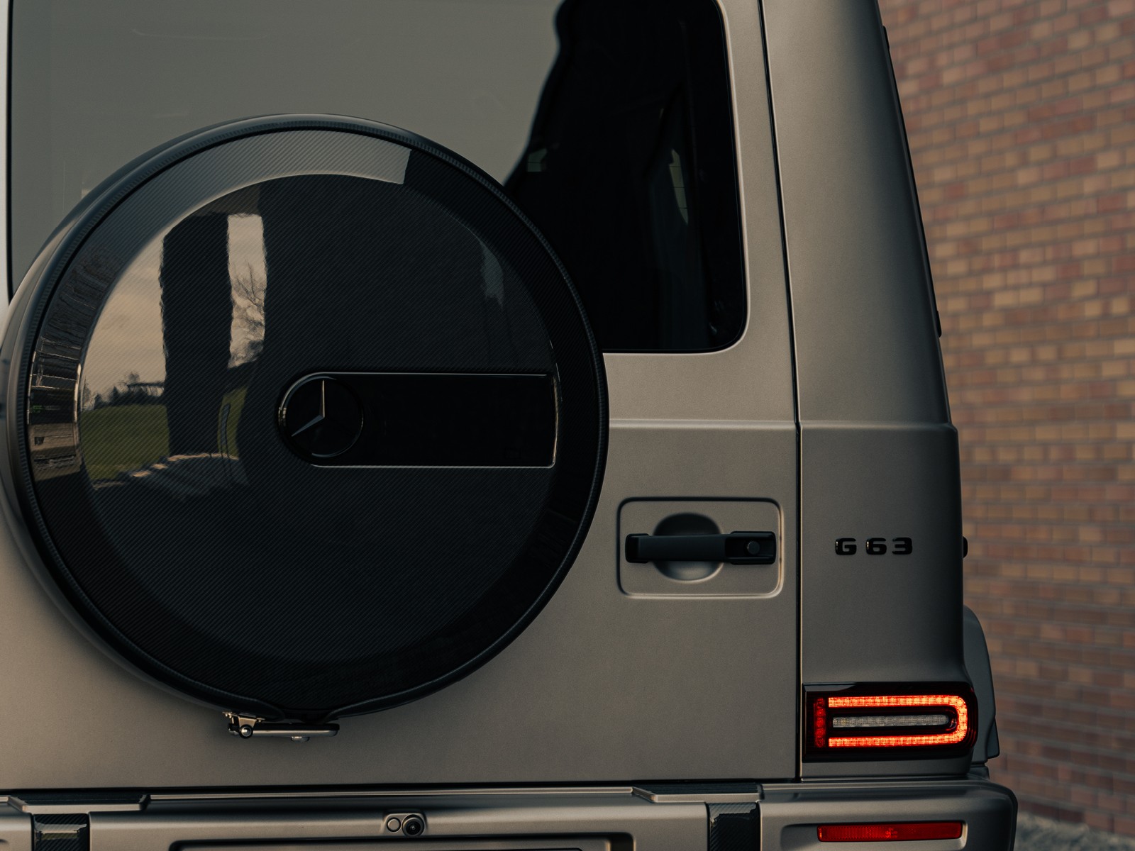 MERCEDES-BENZ G 63 AMG-image-10