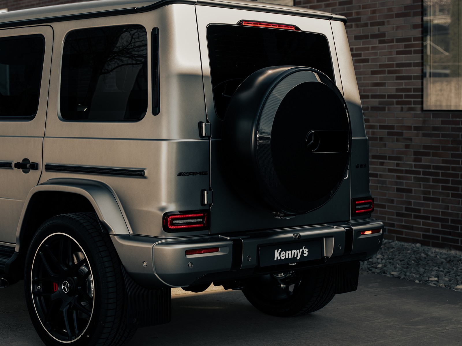 MERCEDES-BENZ G 63 AMG-image-9